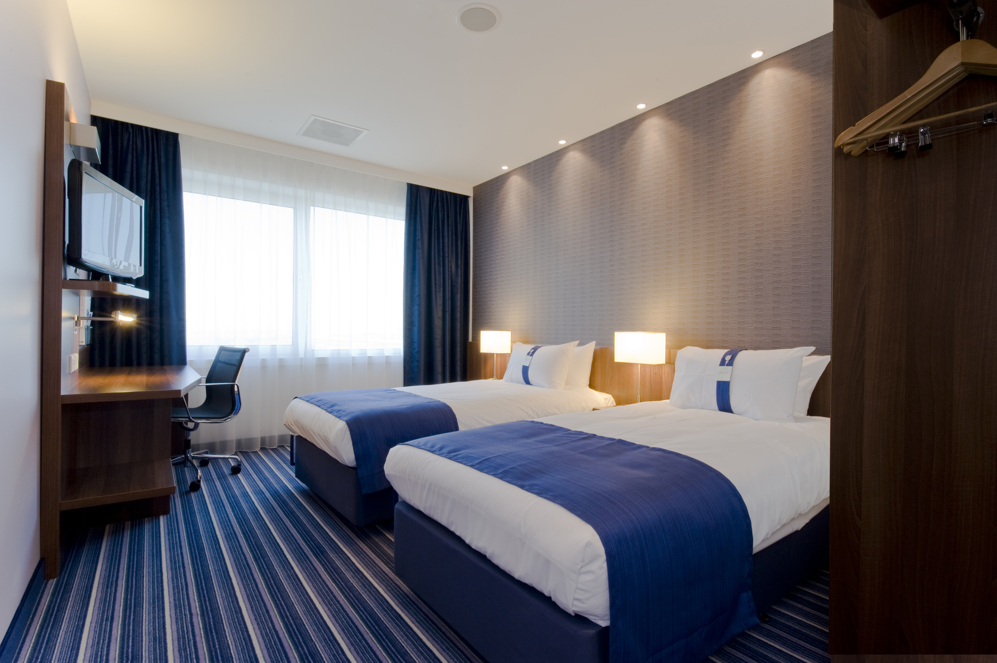 

Verona - Zaandam - Holiday Inn Express AMSTERDAM - SLOTERDIJK STATION