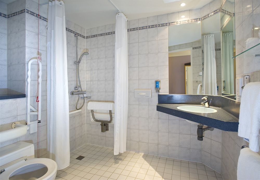 

Milano - Bristol - Holiday Inn Express Bristol - Filton