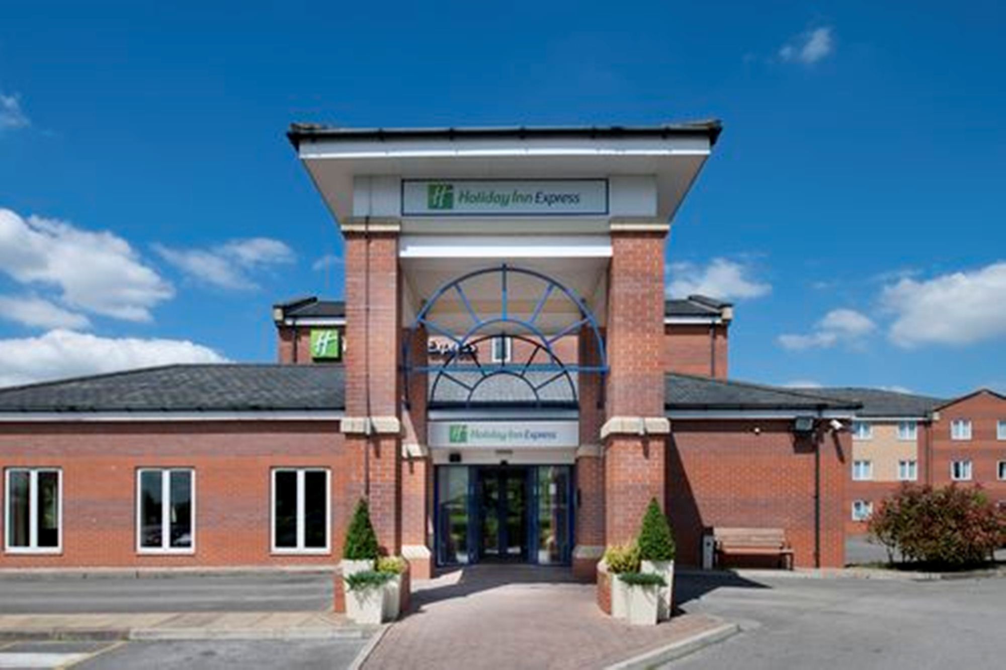 

Bari - Manchester - Holiday Inn Express MANCHESTER - EAST
