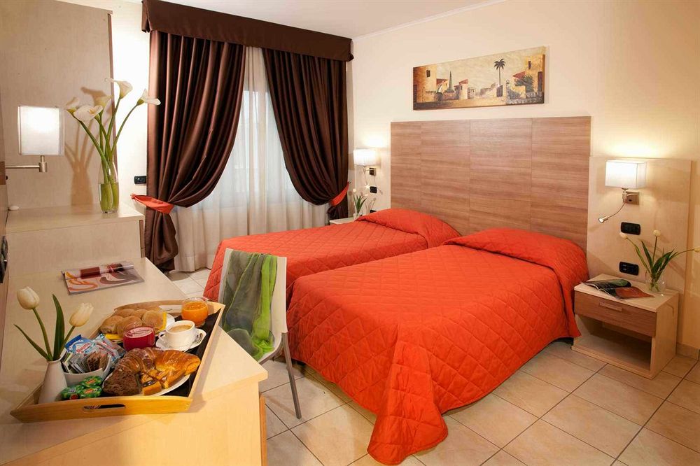 

Bari - Marco Simone - Hotel Domidea