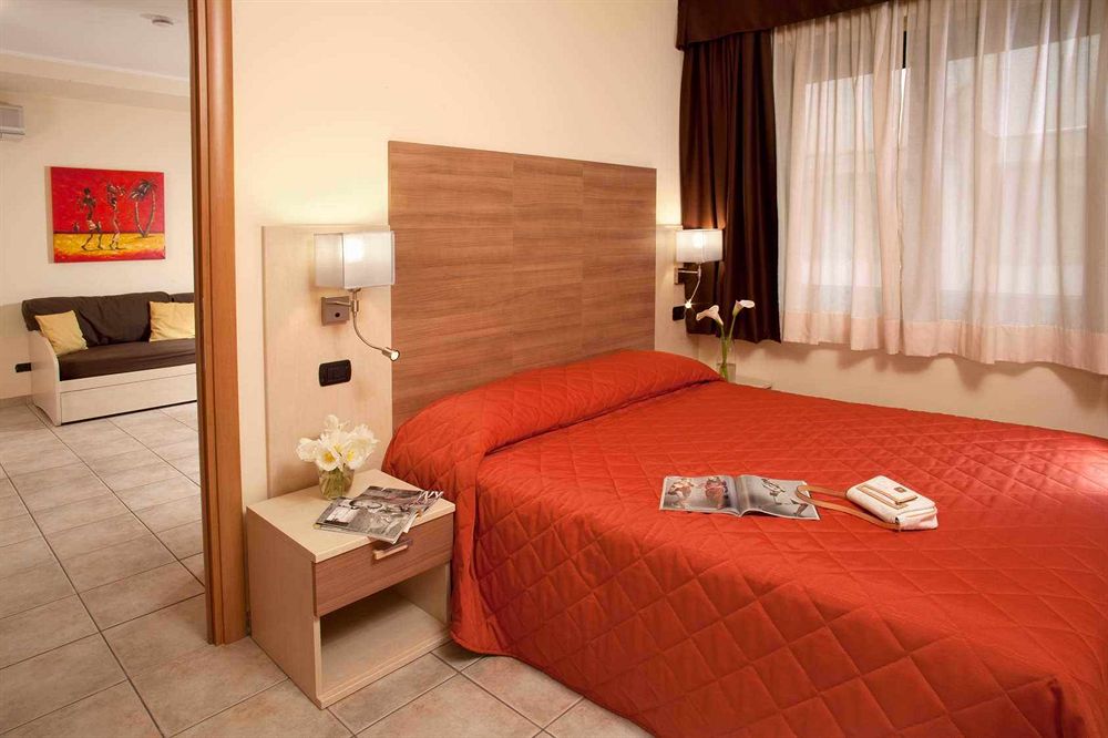 

Catania - Marco Simone - Hotel Domidea