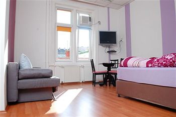 

Catania - Budapest - Centrooms House
