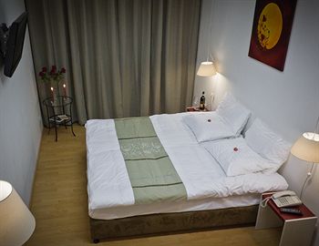 

Lamezia Terme - Budapest - Centrooms House