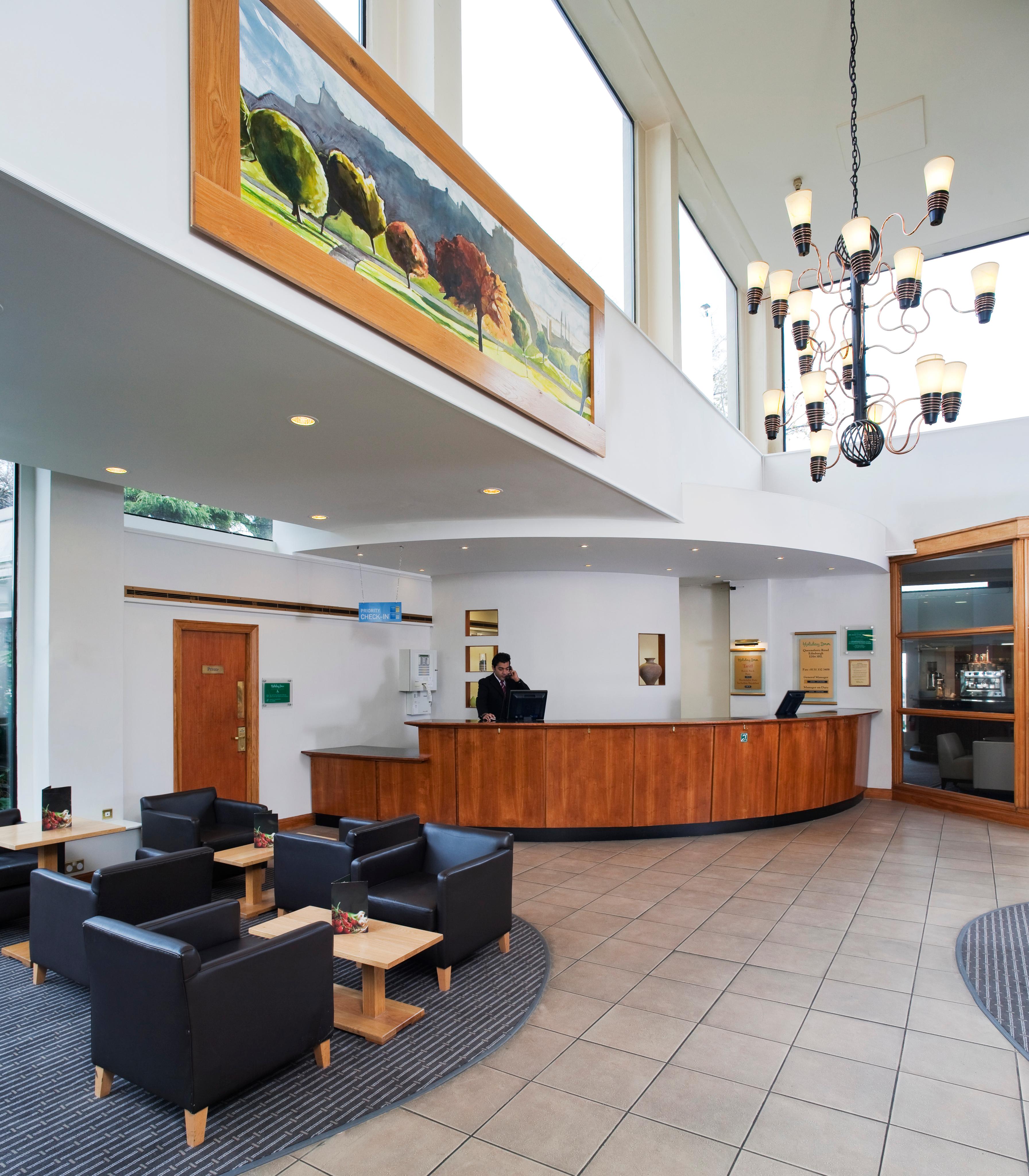 

Bari - Leith - Holiday Inn Express Edinburgh - City West