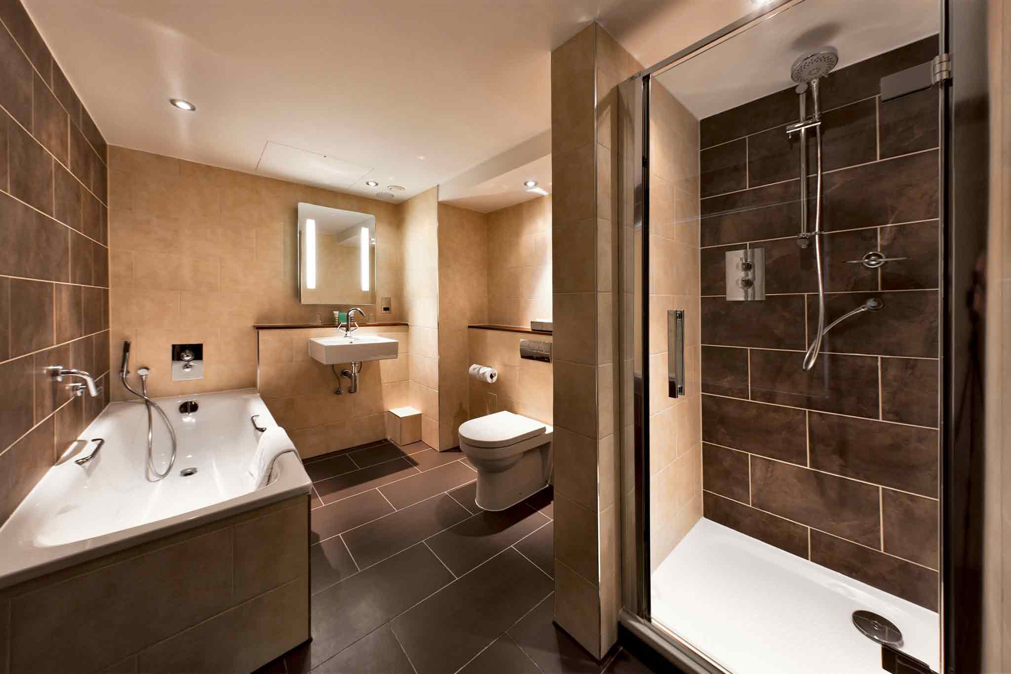 

Bologna - Staines - Mercure London Staines-upon-Thames Hotel