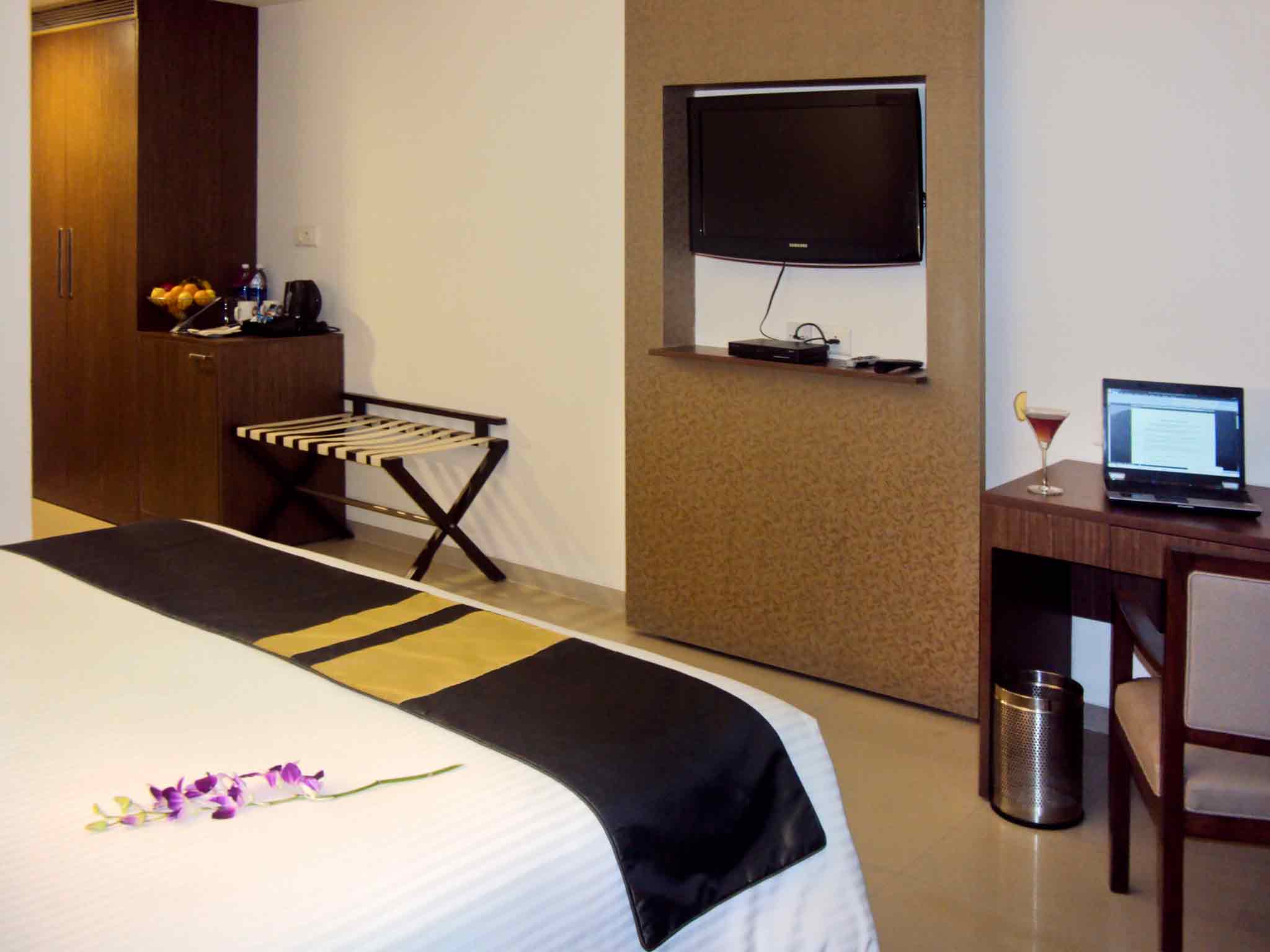 

Venezia - Boulogne-Billancourt - Mercure Paris Saint Cloud Hippodrome