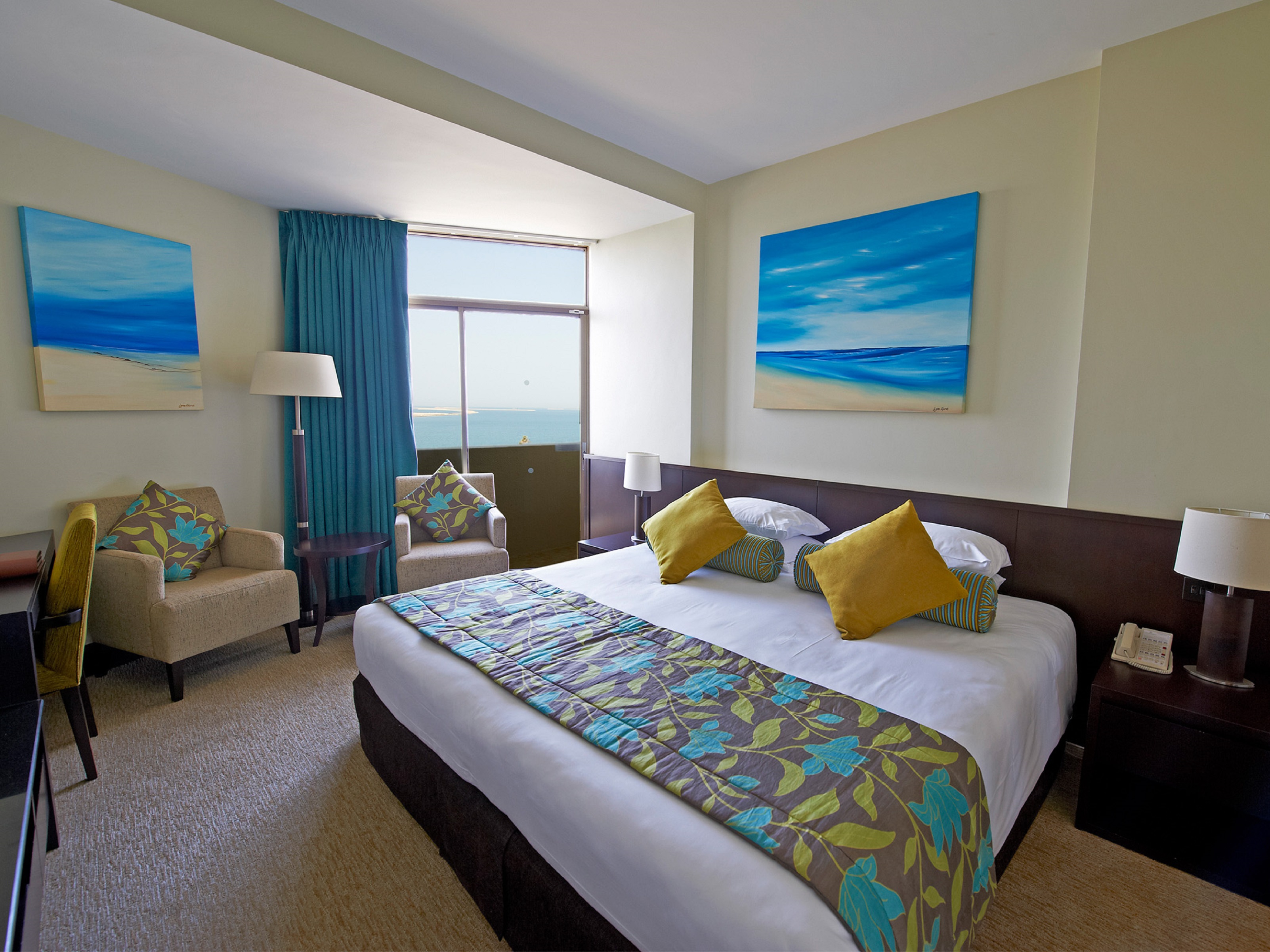 Familiar Room, Sea view