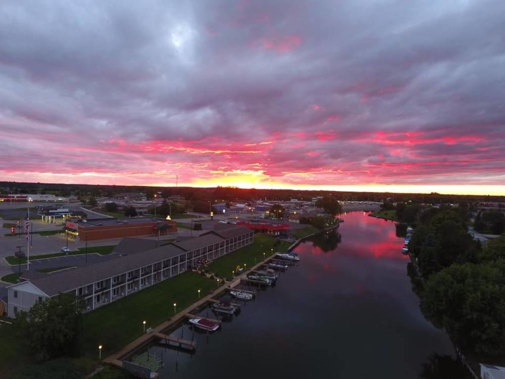 

Fleetwood Inn & Suites