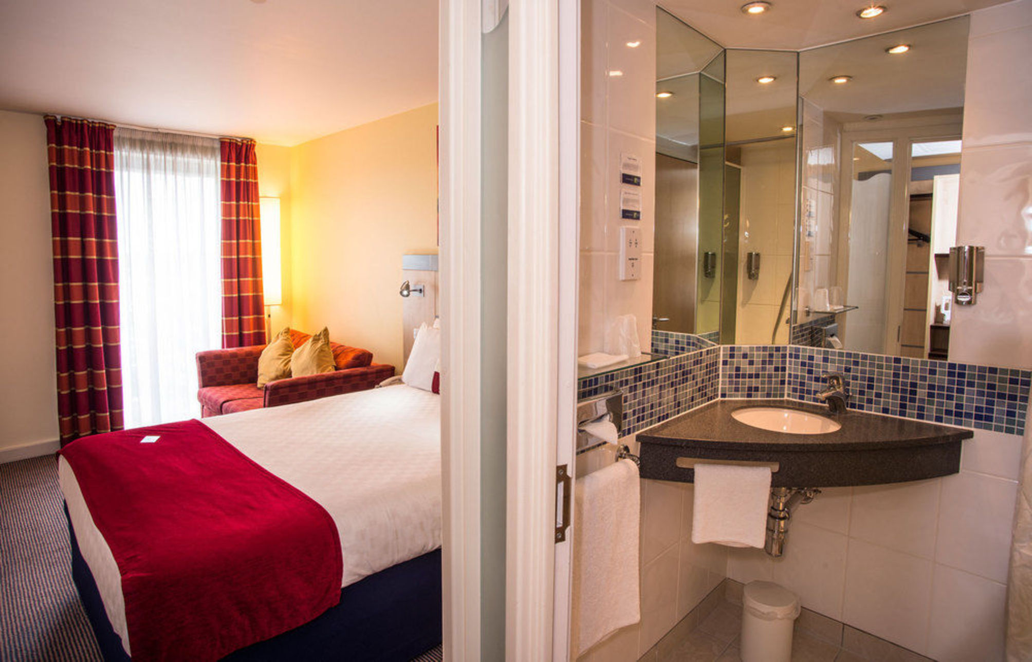 

Genova - Stansted - Holiday Inn Express London - Stansted Airport