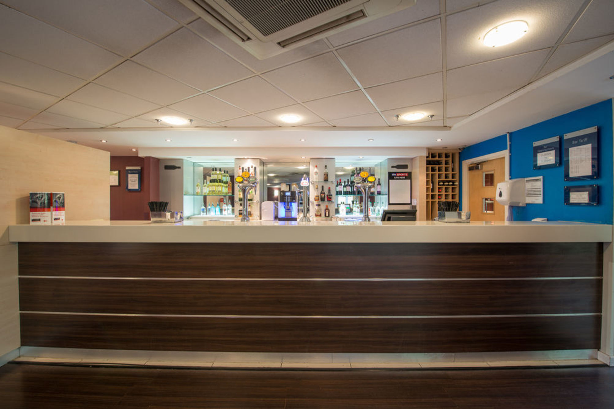 

Perugia - Stansted - Holiday Inn Express London - Stansted Airport