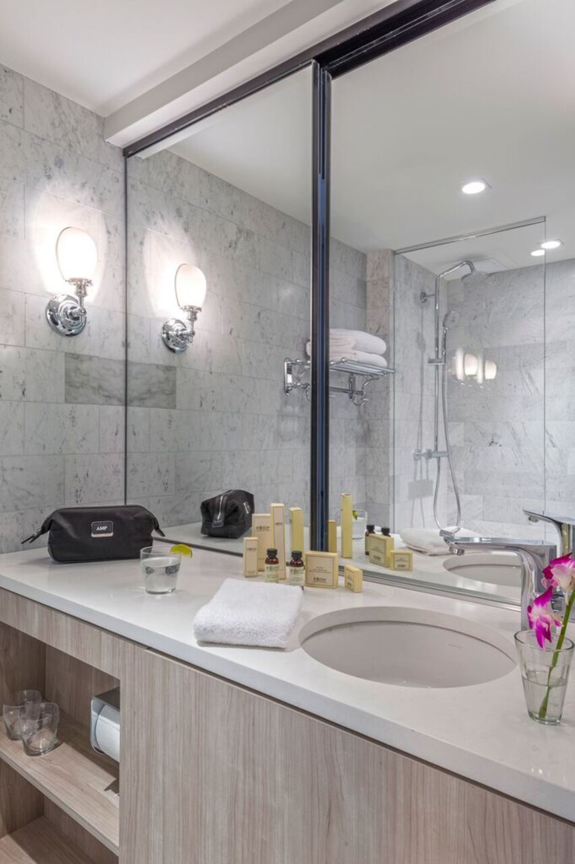 

Brindisi - Brooklyn (NY) - The Tillary Hotel Brooklyn