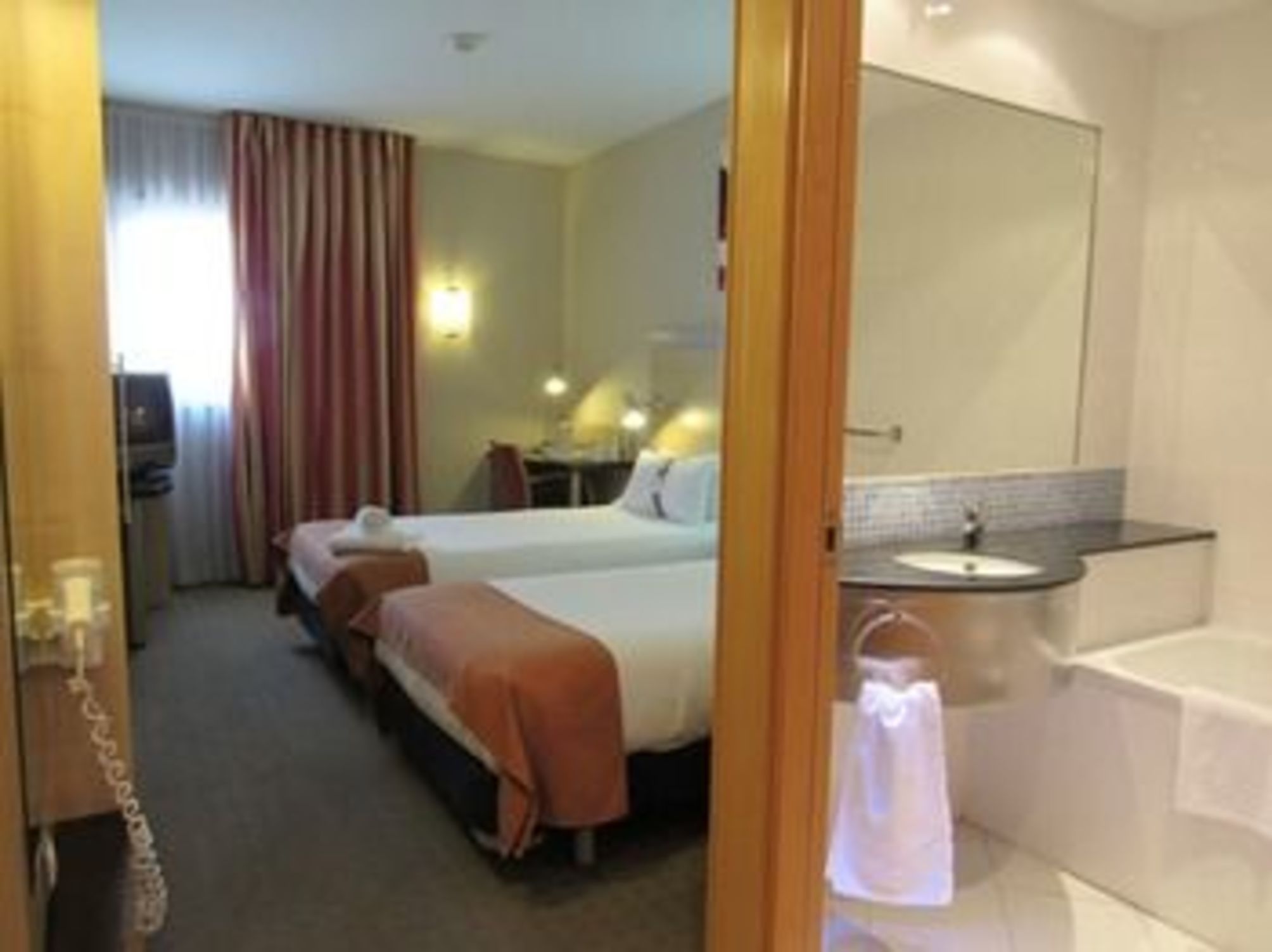 

Brindisi - Valencia - Holiday Inn Express Valencia - Bonaire