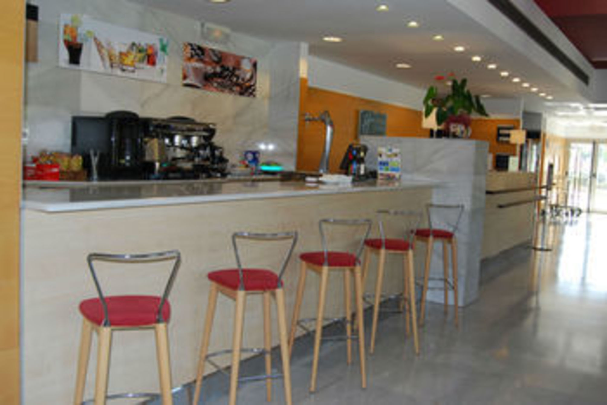 

Pisa - Valencia, Aeroporto Manises - Holiday Inn Express Valencia - Bonaire