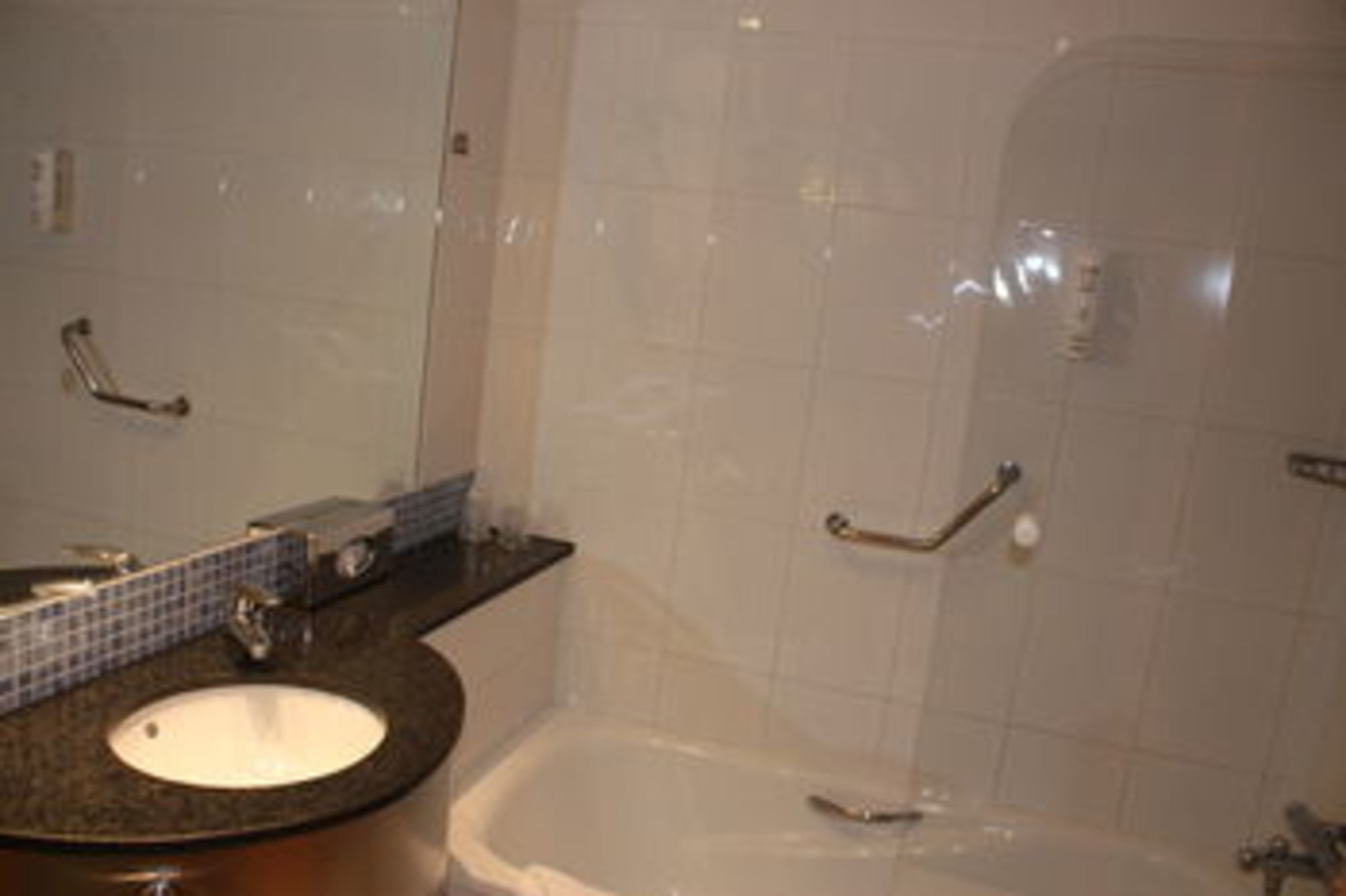 

Bari - Sant Cugat del Vallès - Holiday Inn Express Barcelona - Molins de Rei