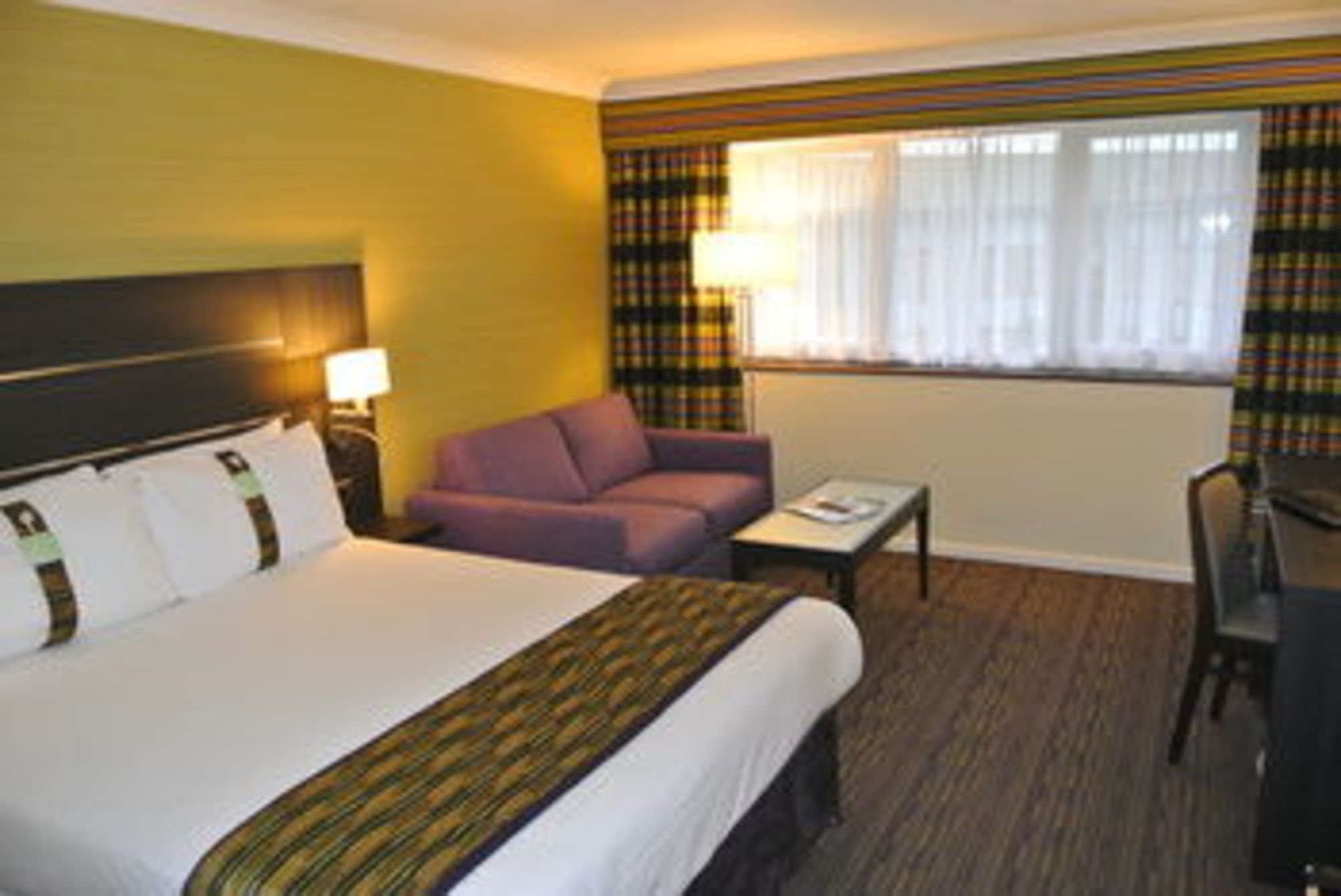 

Roma - Charlwood - Holiday Inn London Gatwick - Worth