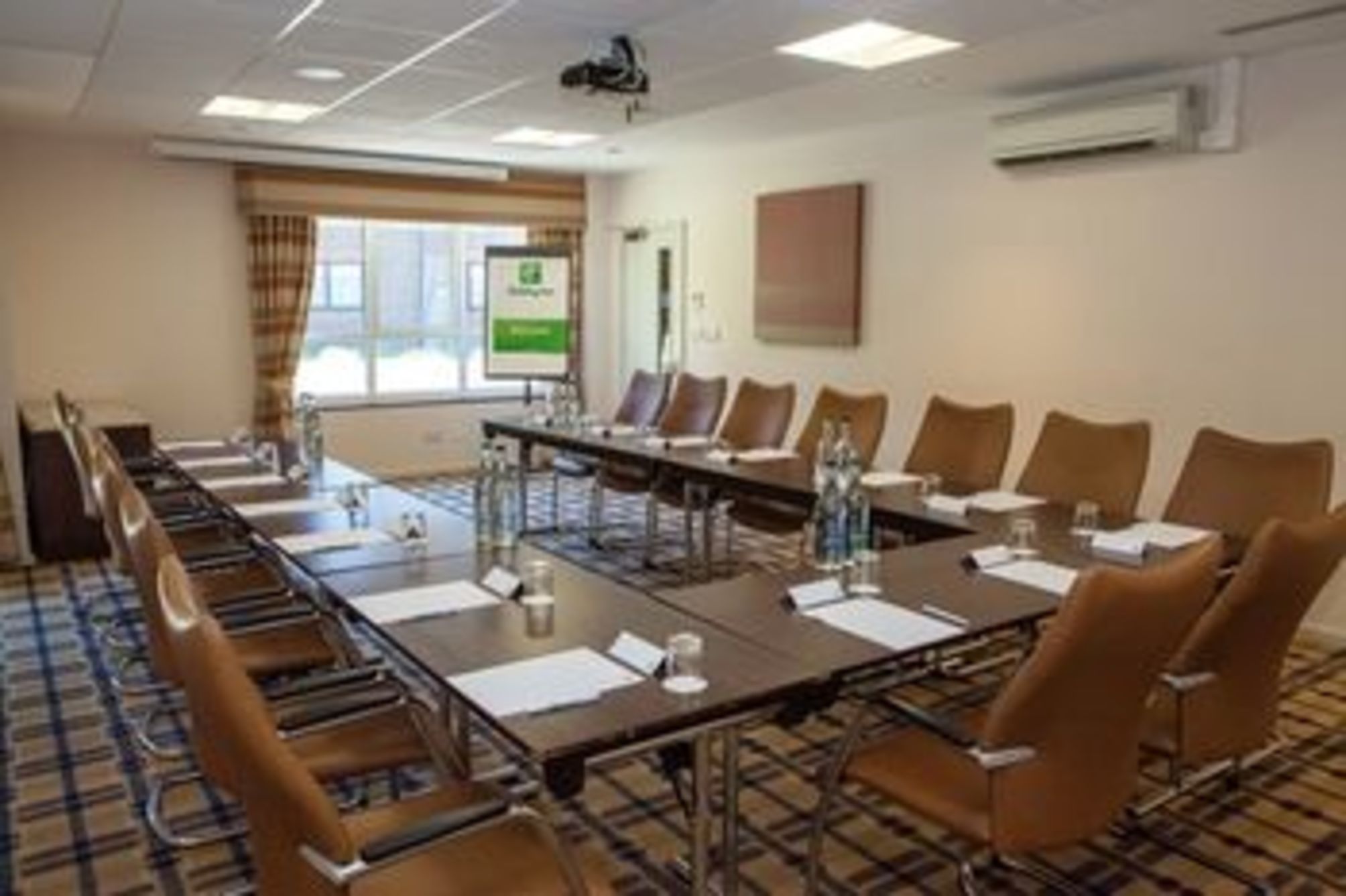 

Napoli - Horley - Holiday Inn London Gatwick - Worth