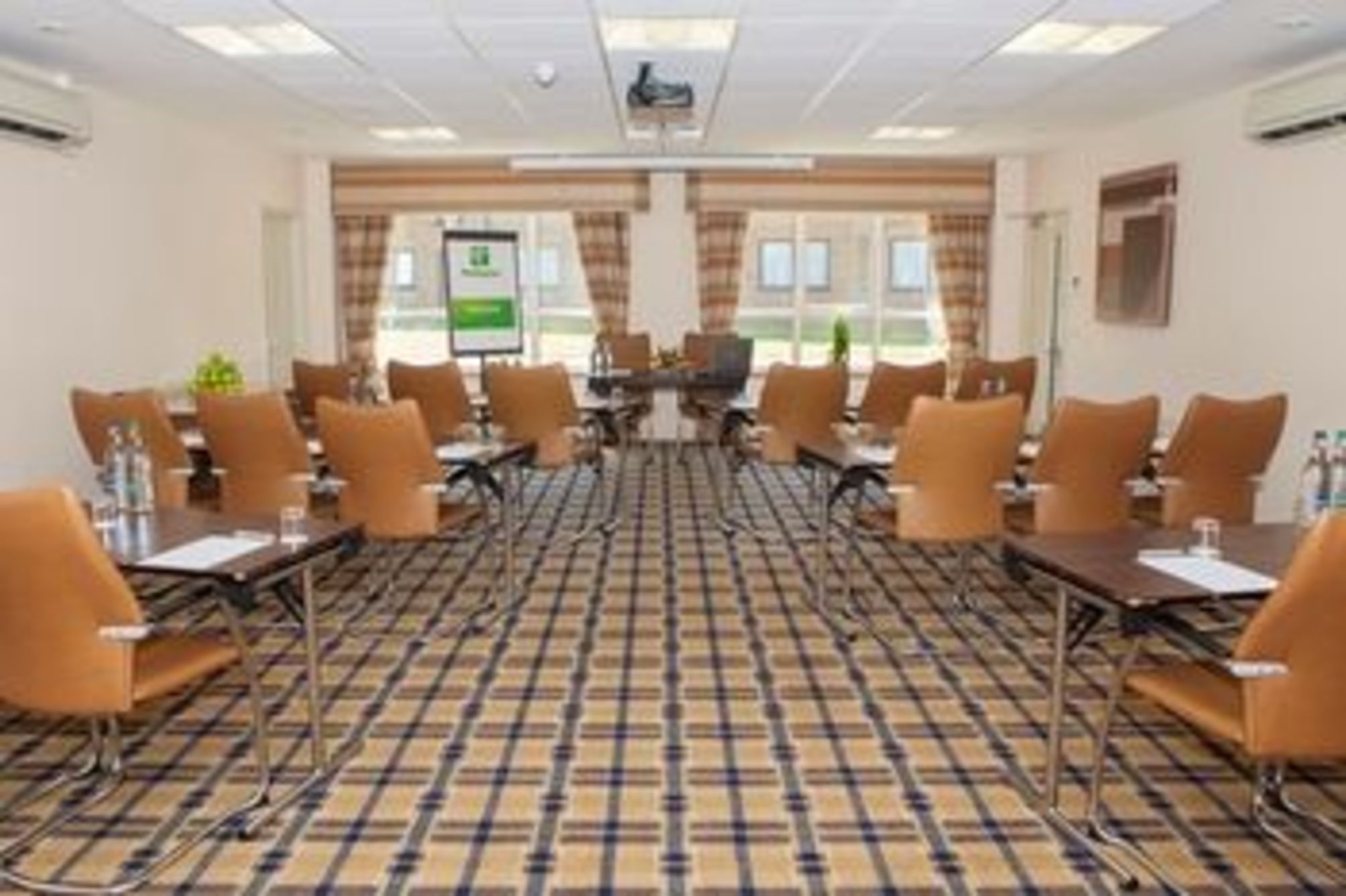 

Pisa - Crawley - Holiday Inn LONDON GATWICK - WORTH