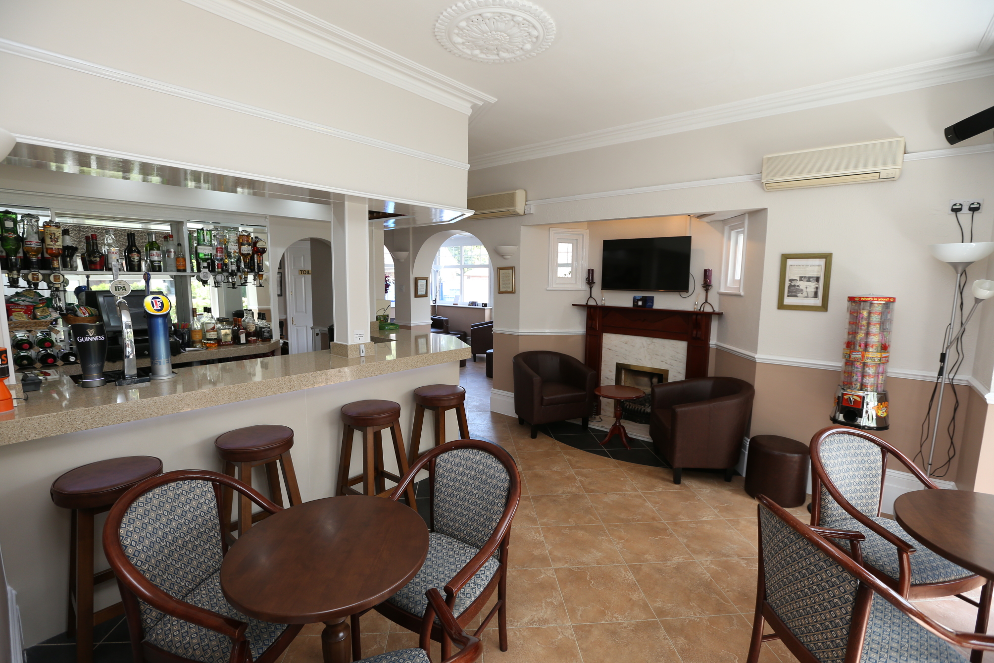 

Milano - Crawley - Corner House Hotel Gatwick with Holiday parking