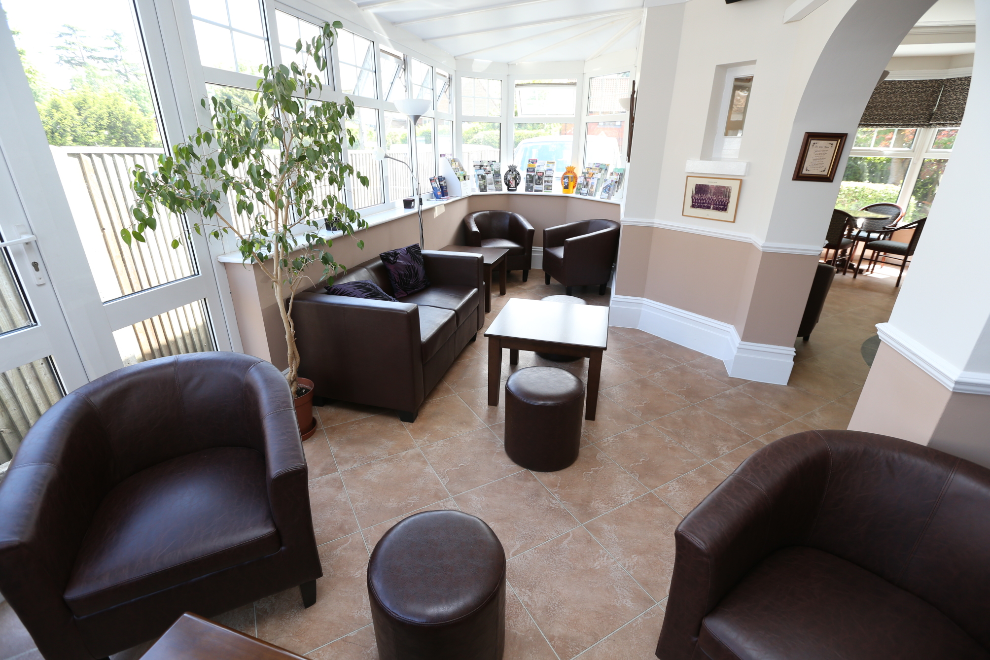

Milano - Charlwood - Corner House Hotel Gatwick with Holiday parking