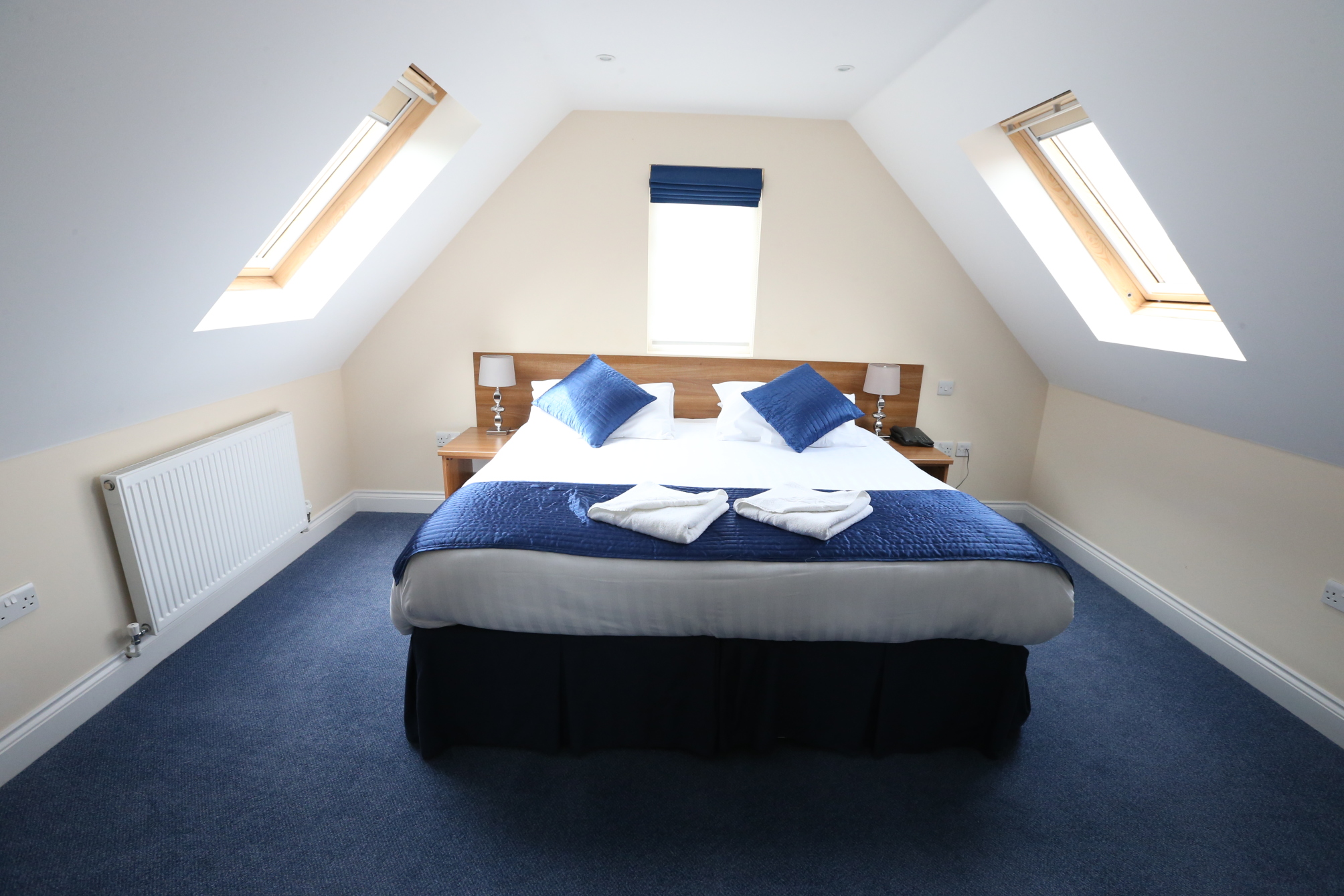 

Milano - Redhill (Surrey) - Corner House Hotel Gatwick with bookable Holiday parking