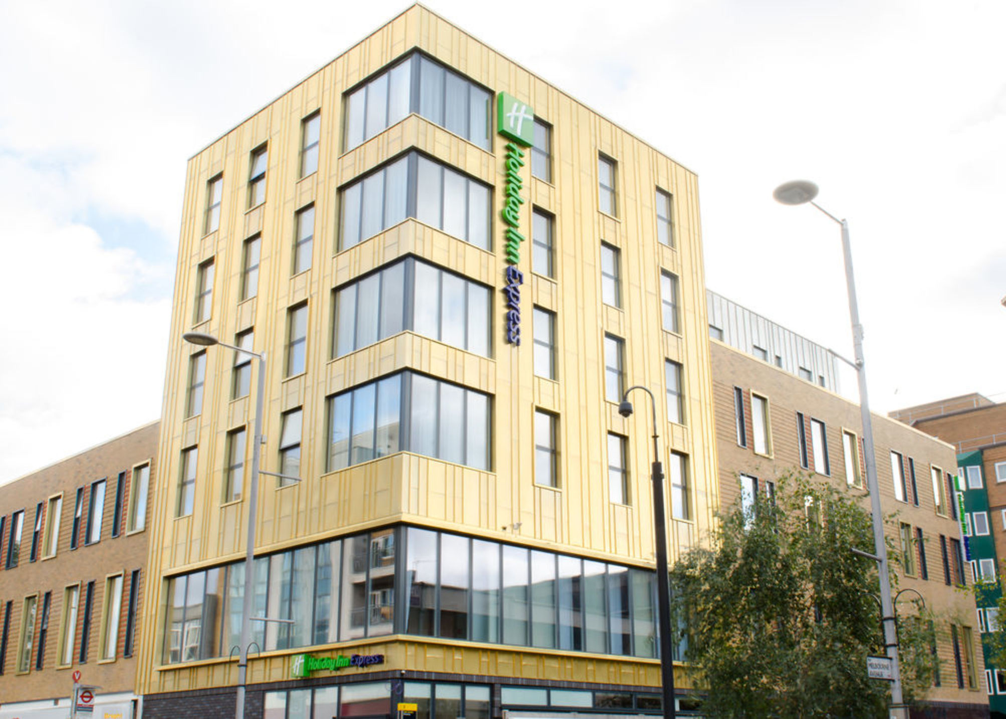 

Bologna - Hounslow - Holiday Inn Express London - Ealing