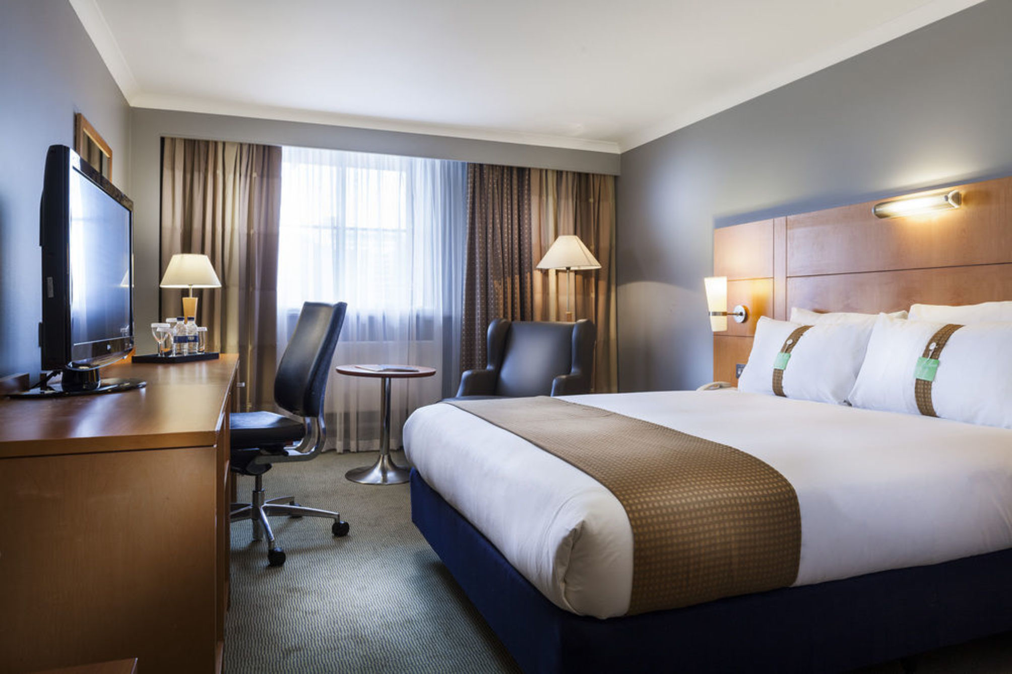 

Pisa - Croydon - Holiday Inn London - Sutton