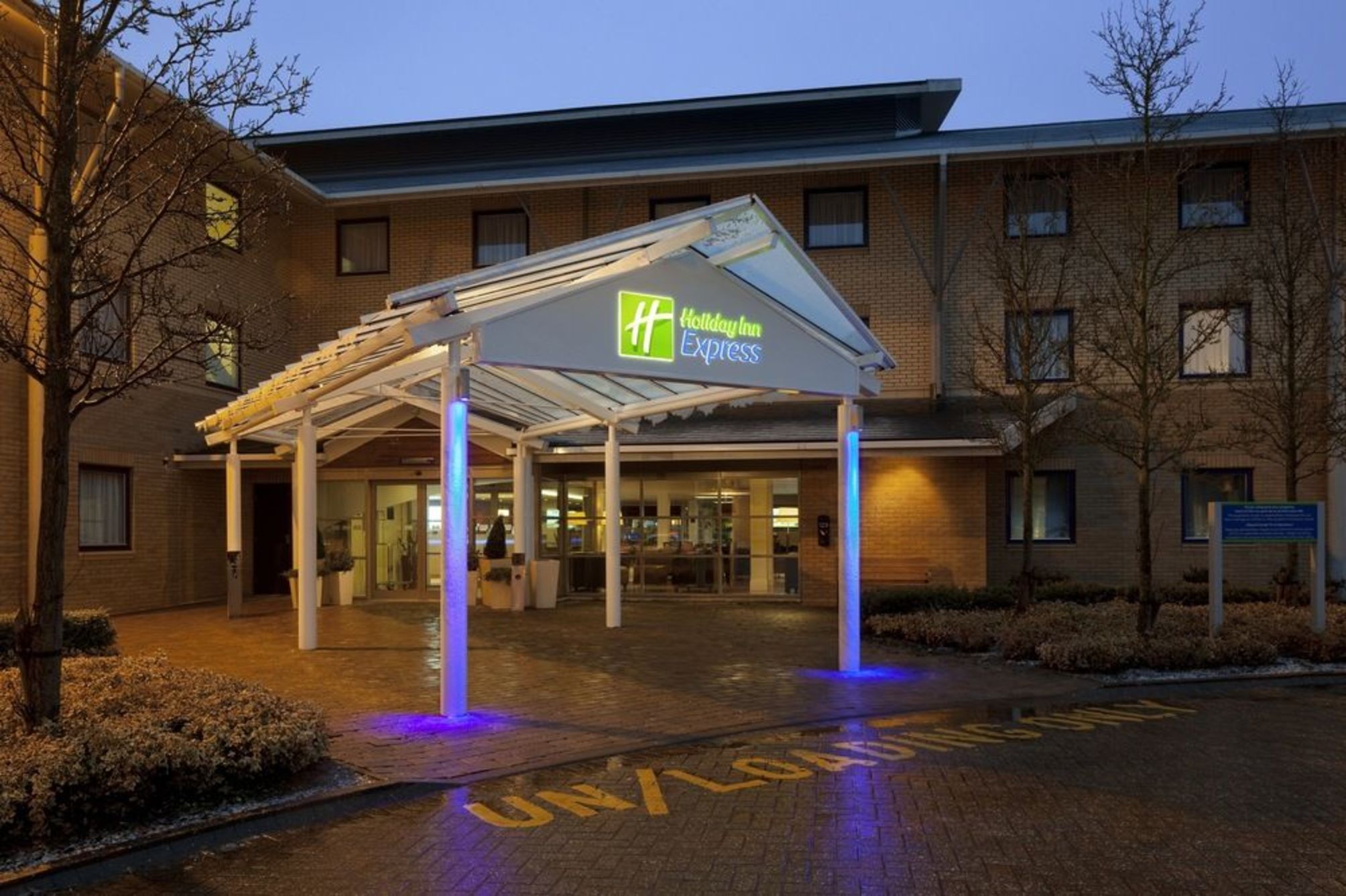 

Bari - Milton Keynes - Holiday Inn Express Milton Keynes