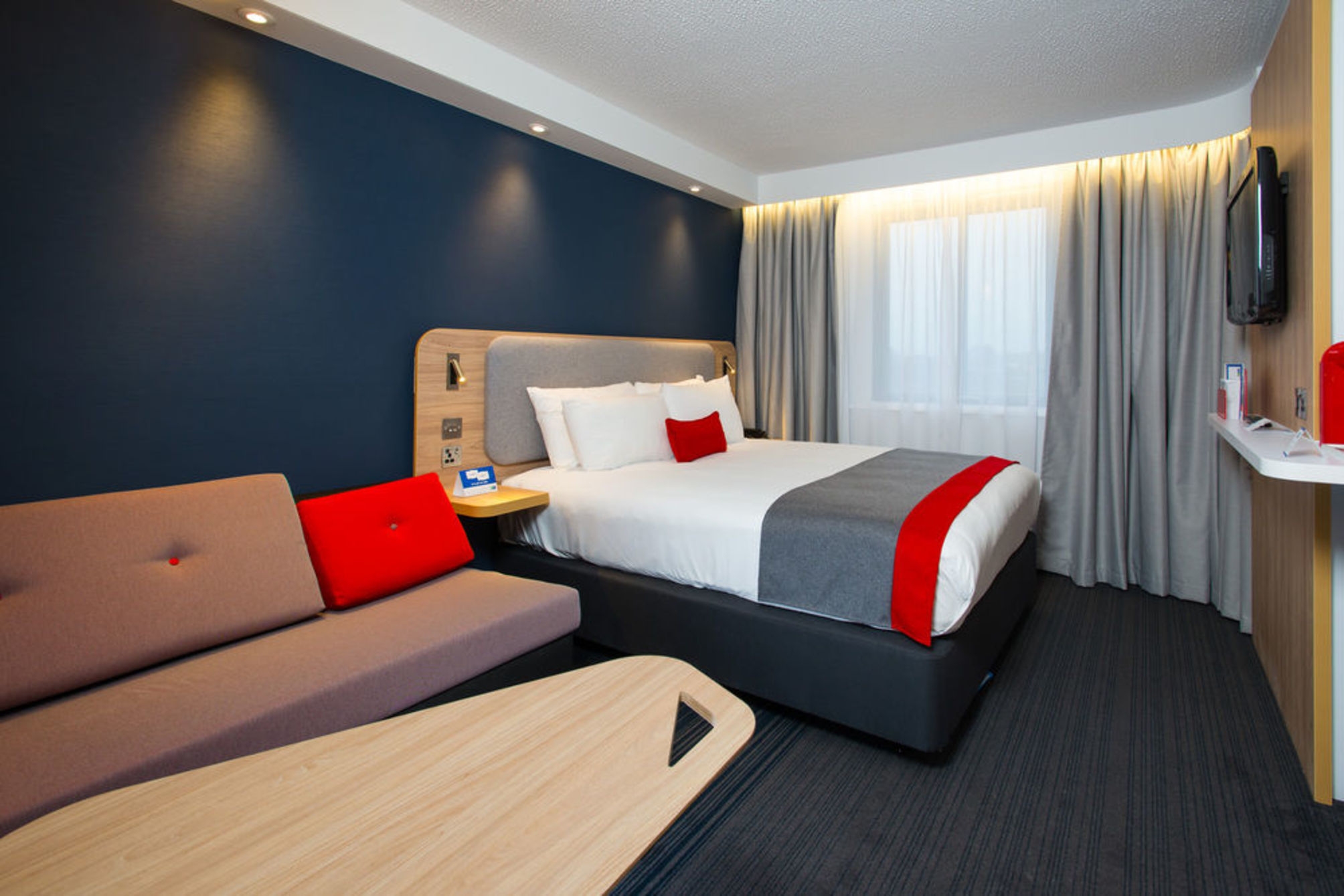 

Salerno - Milton Keynes - Holiday Inn Express Milton Keynes
