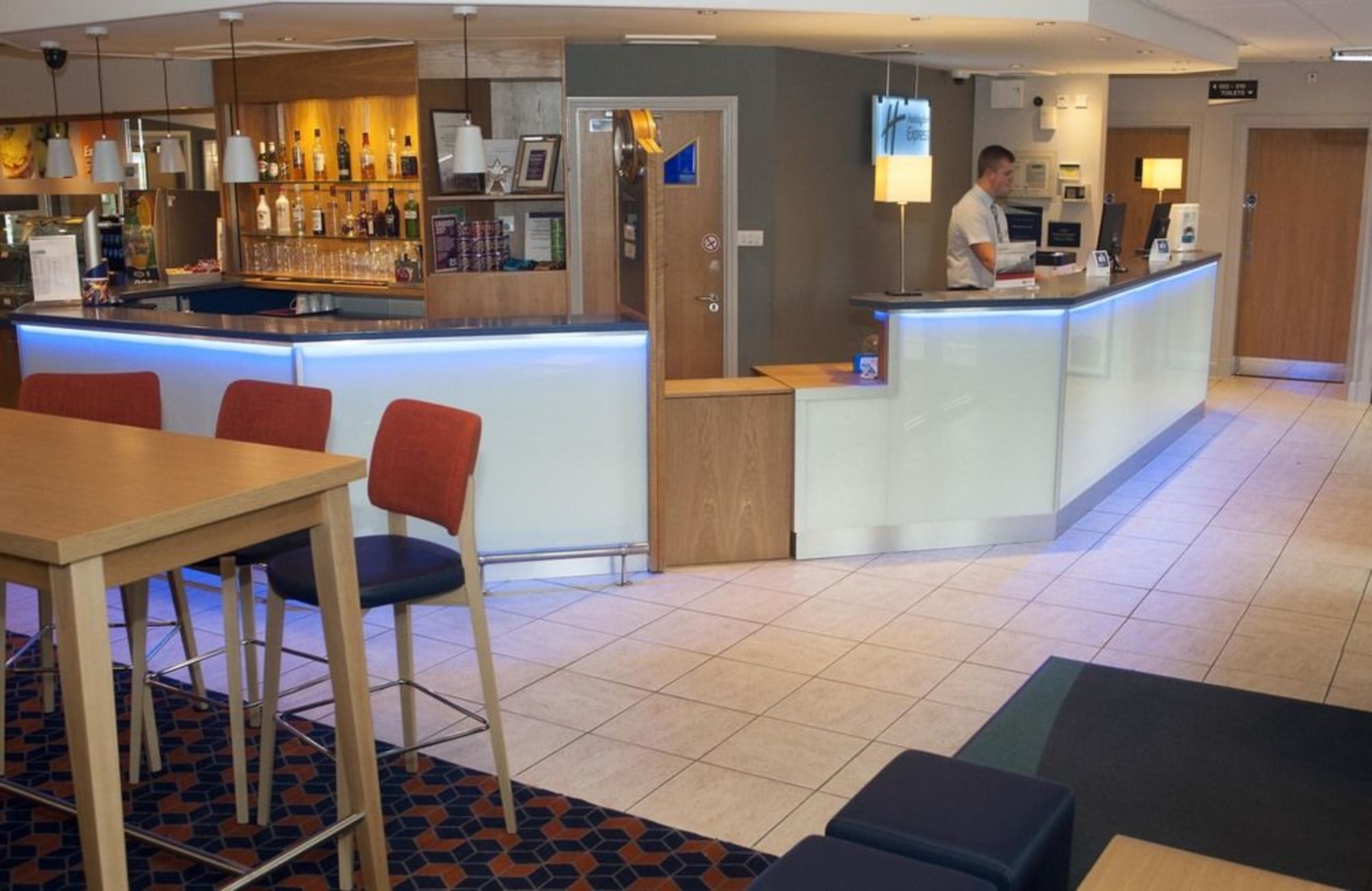 

Napoli - Perth - Holiday Inn Express Perth