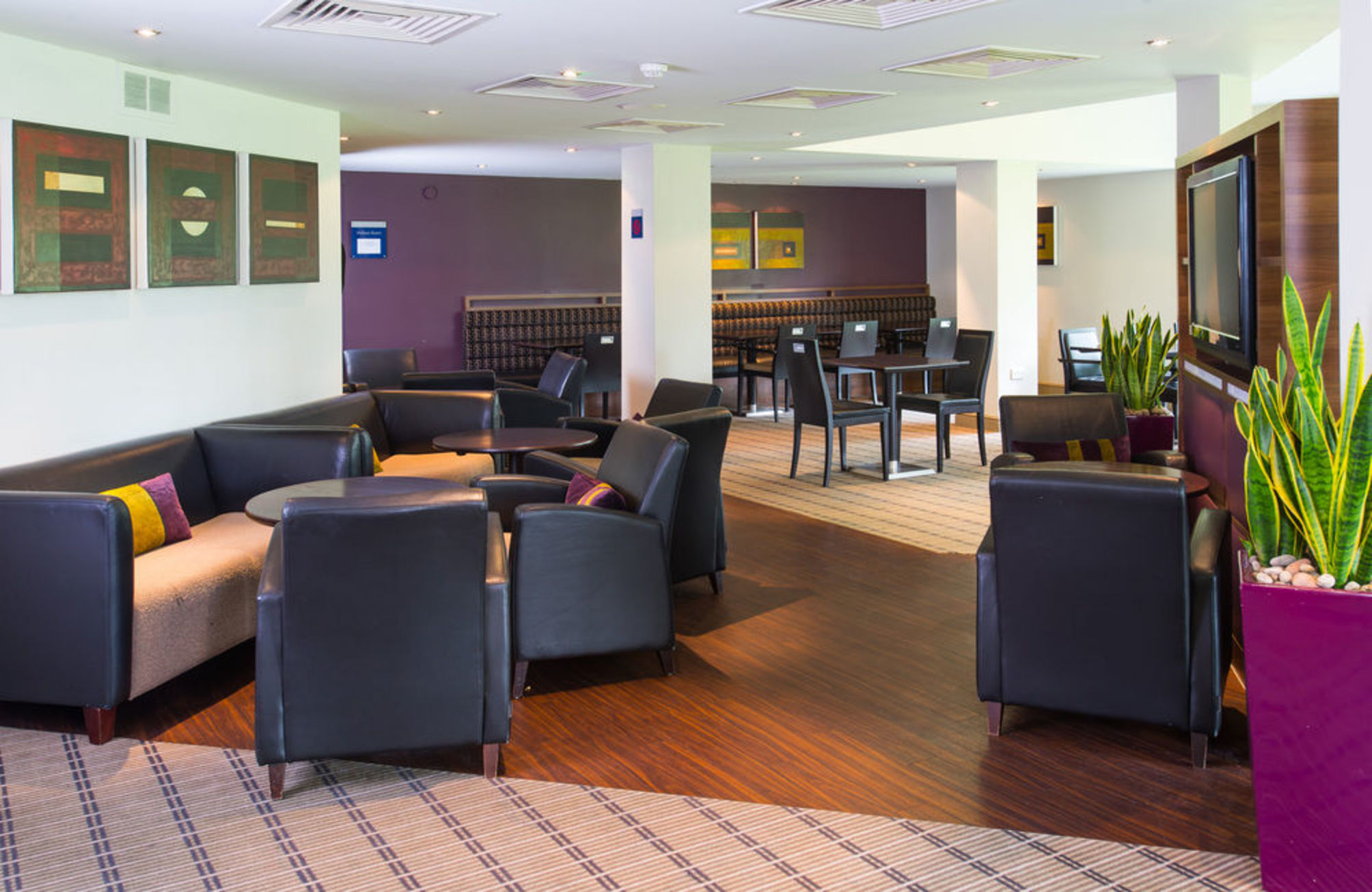 

Bari - Stirling - Holiday Inn Express STIRLING