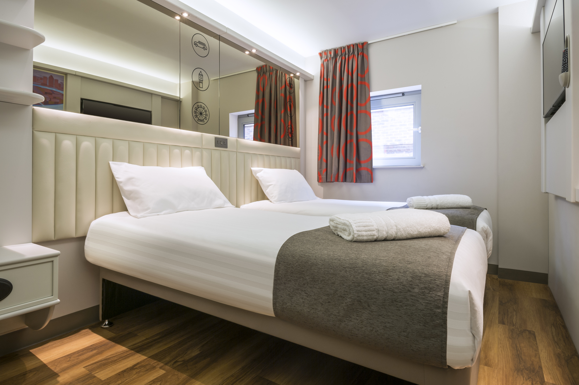 

Catania - Eltham - Point A Hotel London Canary Wharf