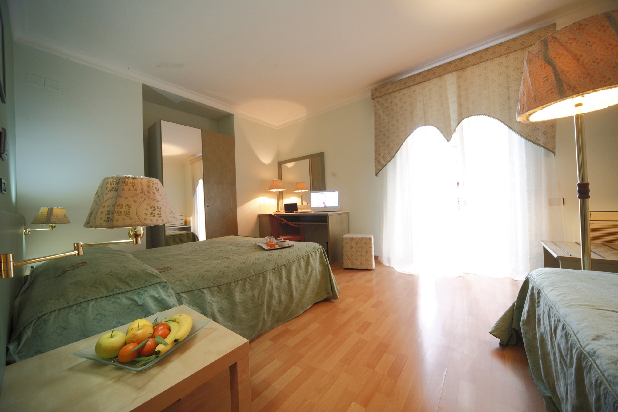 

Milano - Napoli - Hotel La Pace