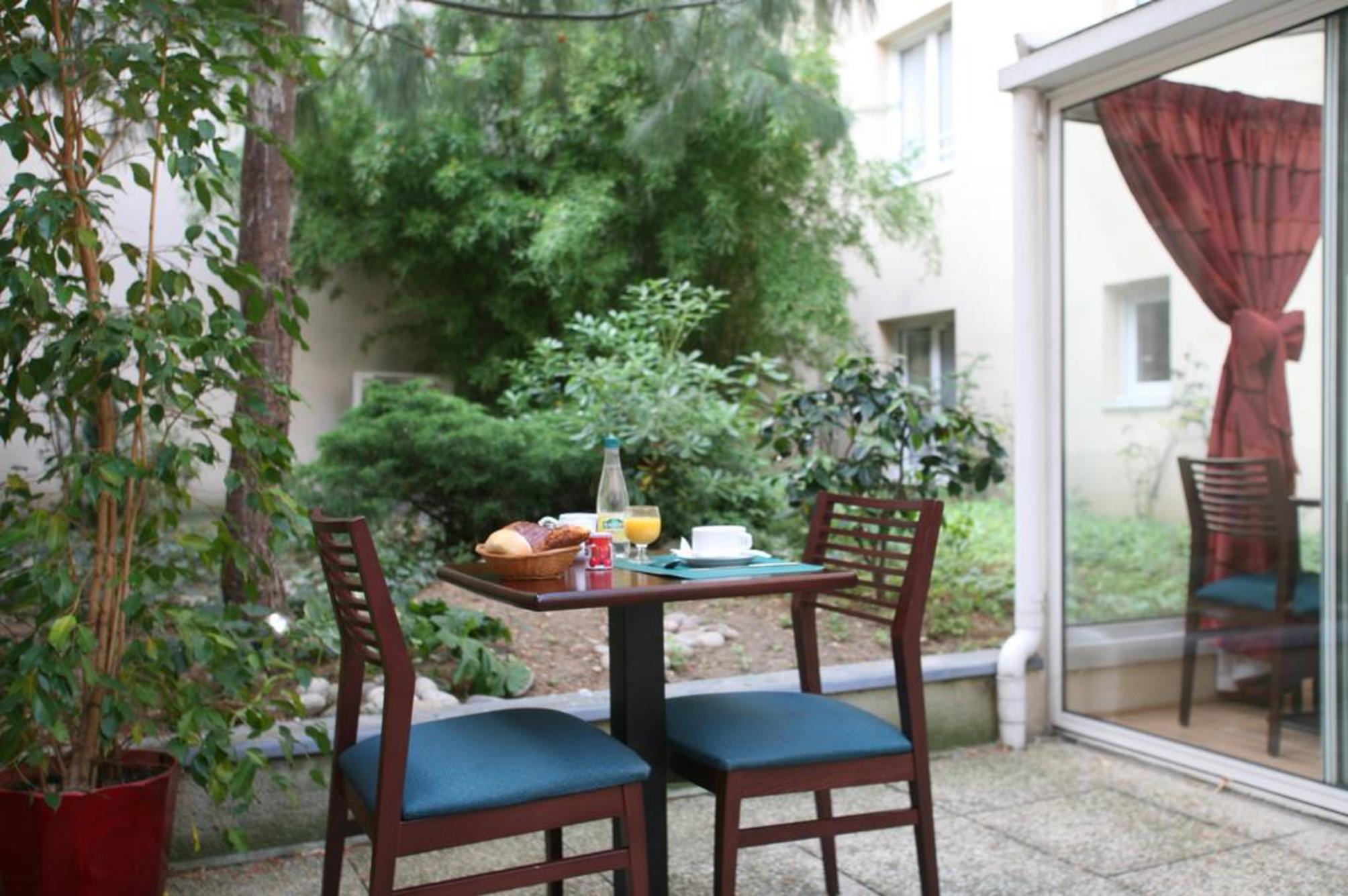 

Torino - Clamart - Hotel Izzy