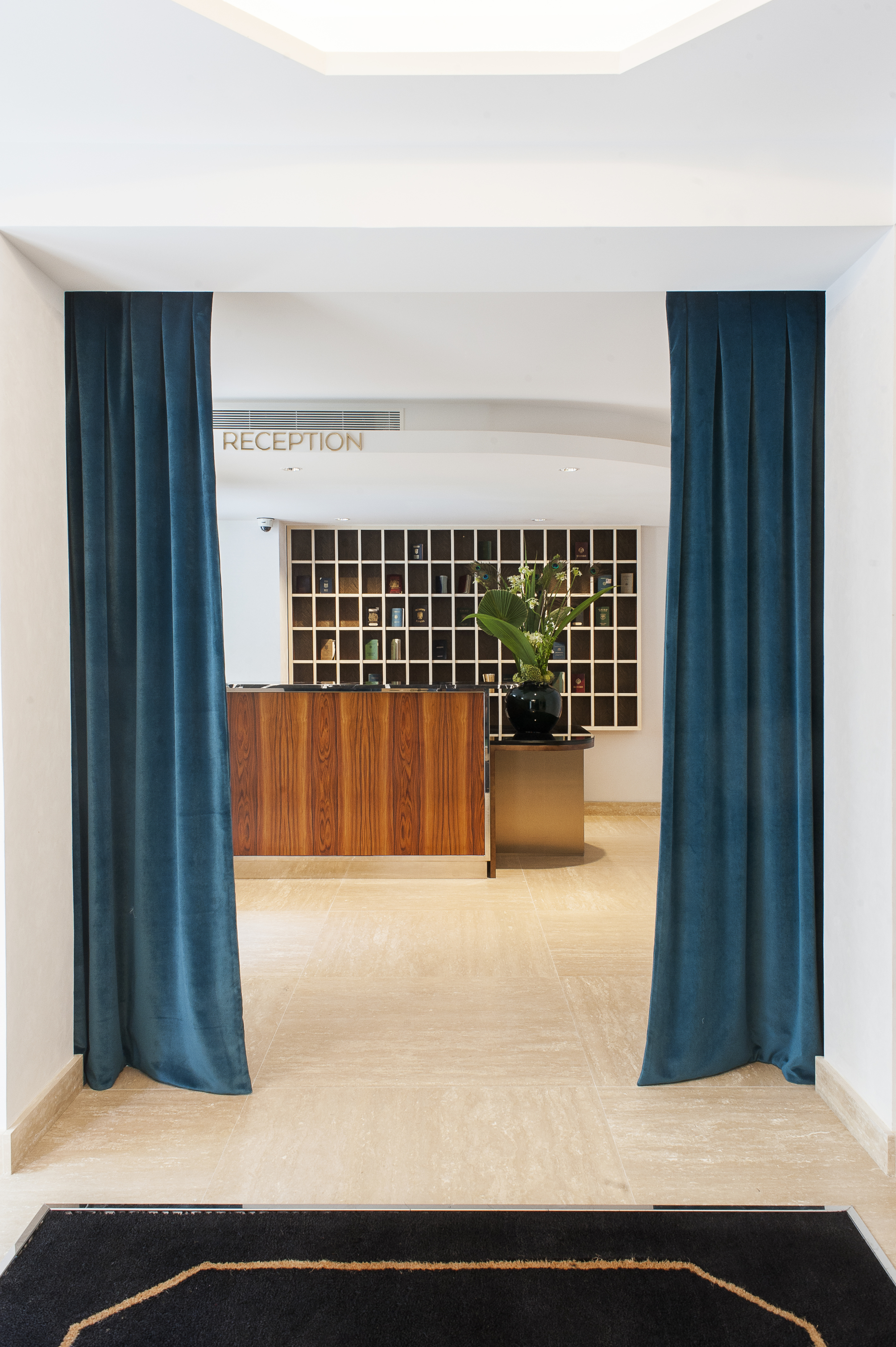 

Bari - Issy-les-Moulineaux - Hotel Eiffel Blomet