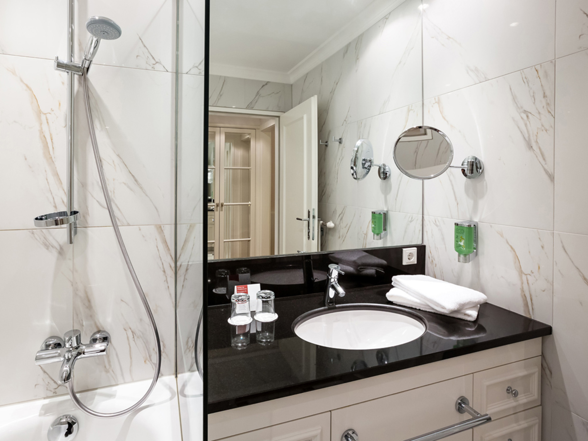 

Milano - Brunn am Gebirge - Austria Trend Parkhotel Schoenbrunn
