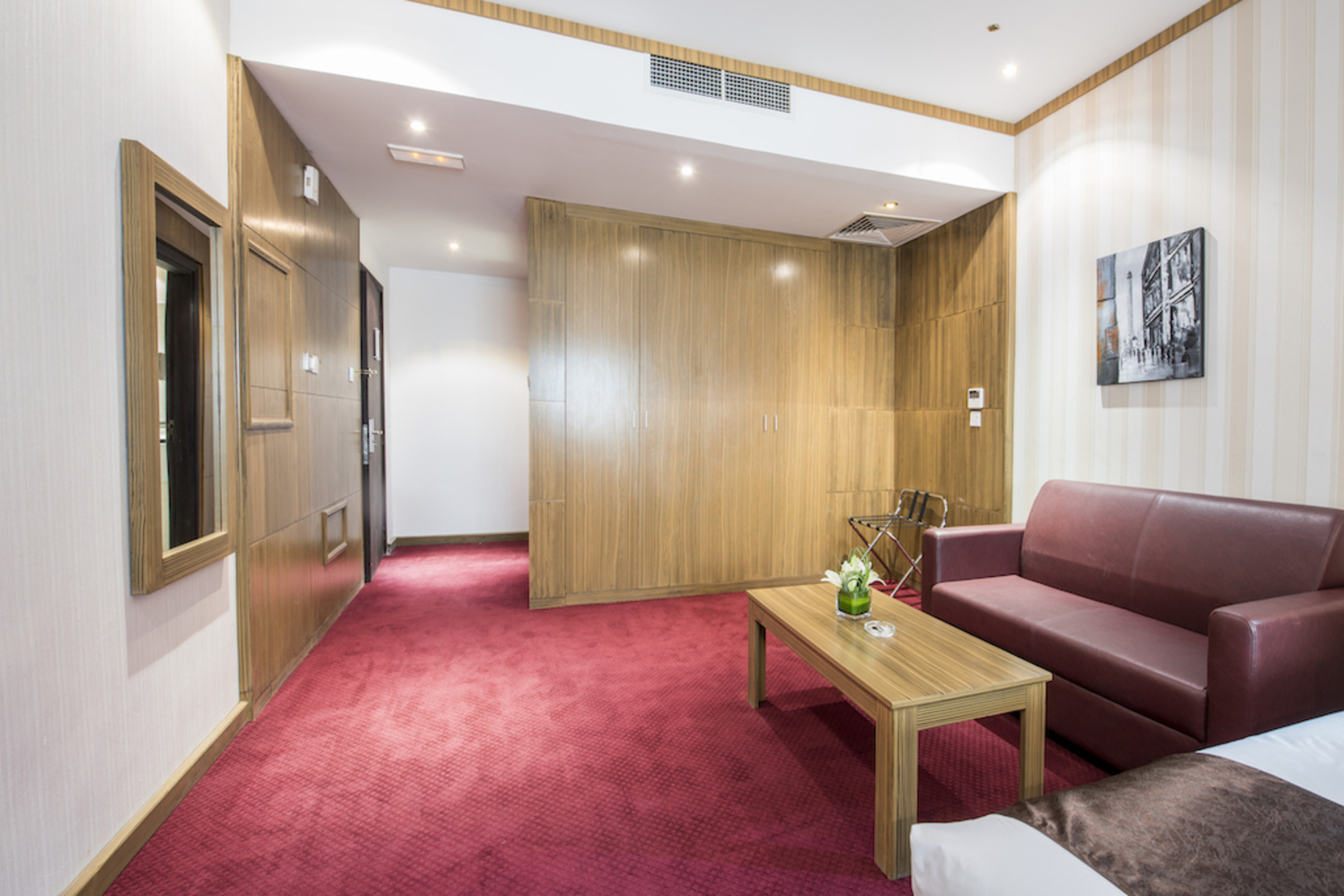

Napoli - Dubai - Royal Tulip Hotel LLC