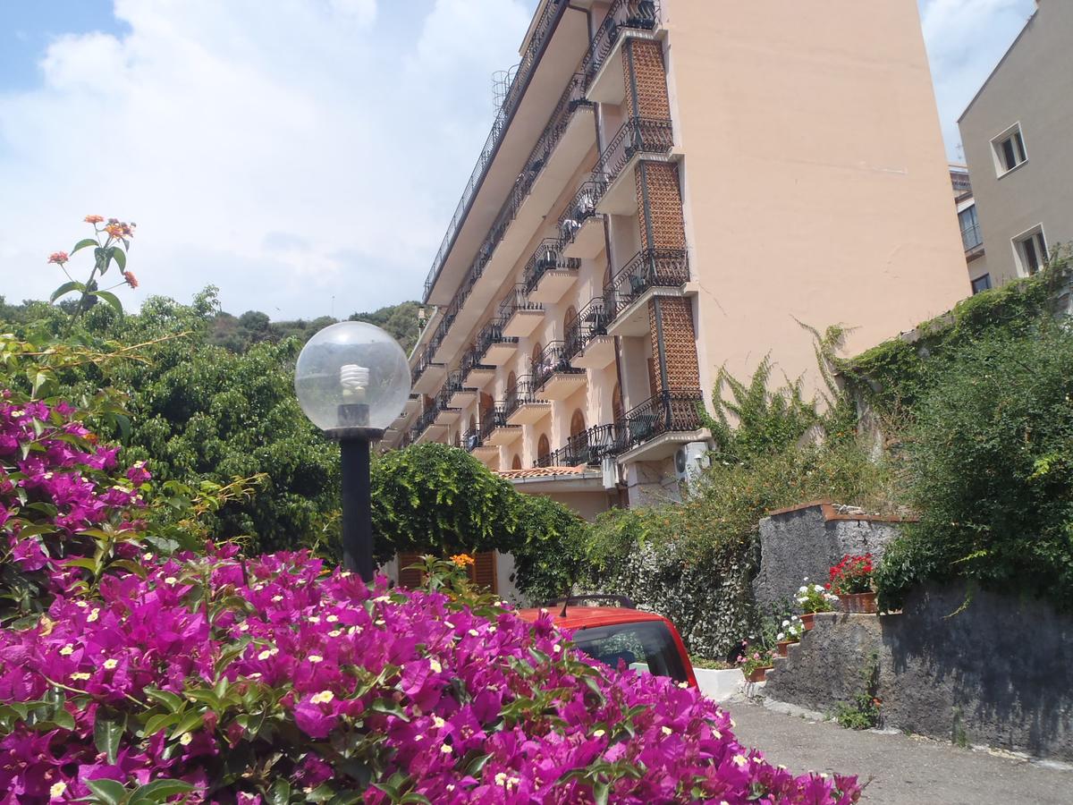 

Bologna - Sant'Alessio Siculo - Hotel Ipanema