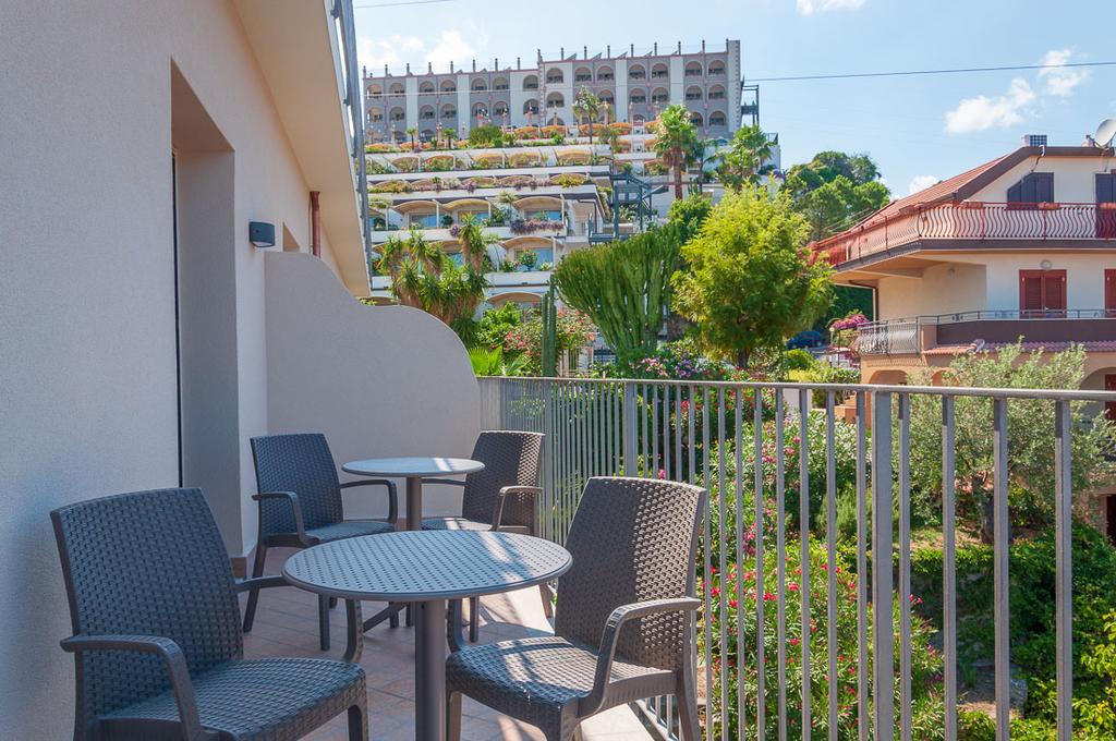 

Firenze - Taormina - Hotel Antares