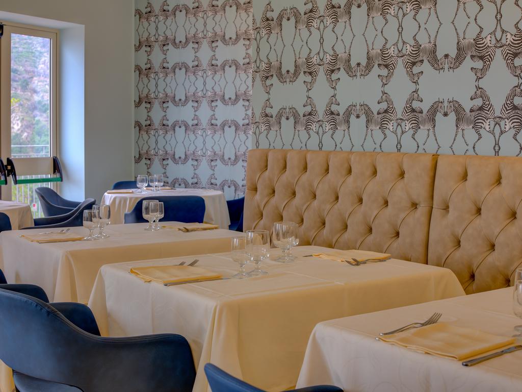 

Milano - Sant'Alessio Siculo - Hotel Antares