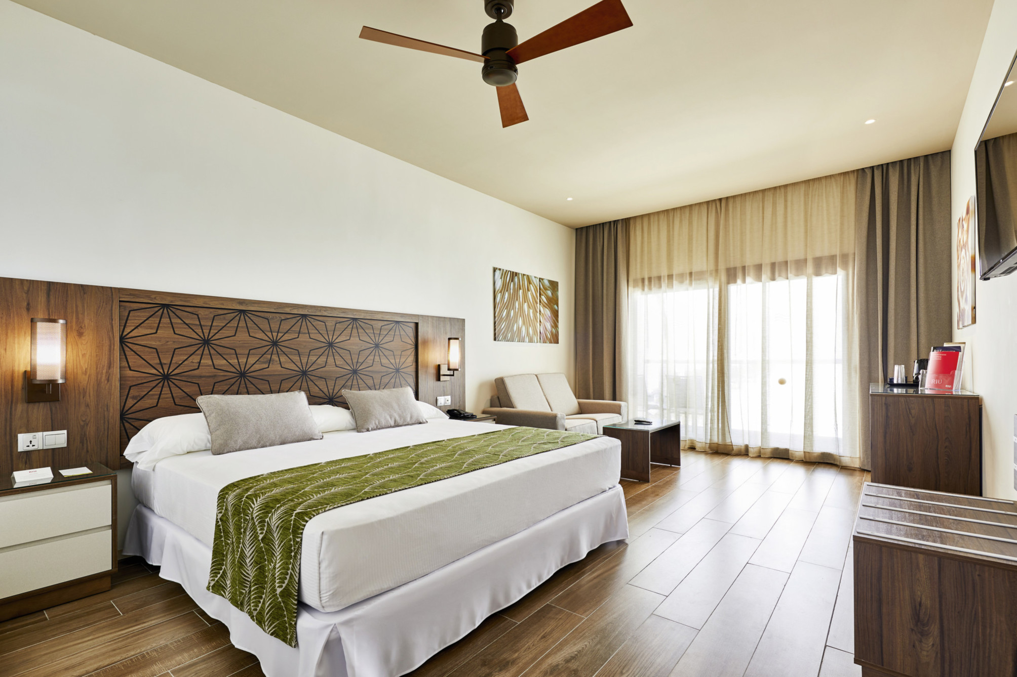 

Roma - Atollo di Dhaalu - Riu Atoll Maldives - 24 hours All-Inclusive