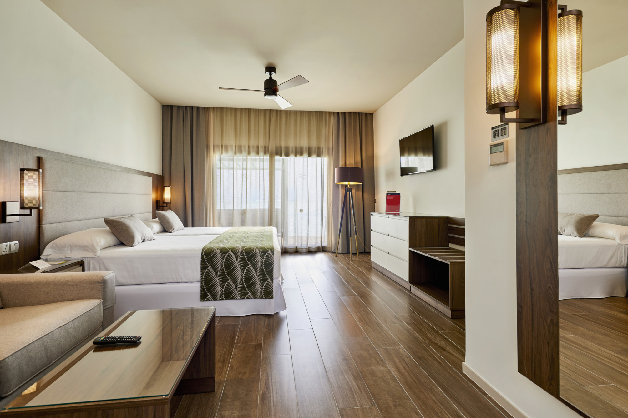 

Roma - Atollo di Dhaalu - Riu Atoll Maldives - 24 hours All-Inclusive