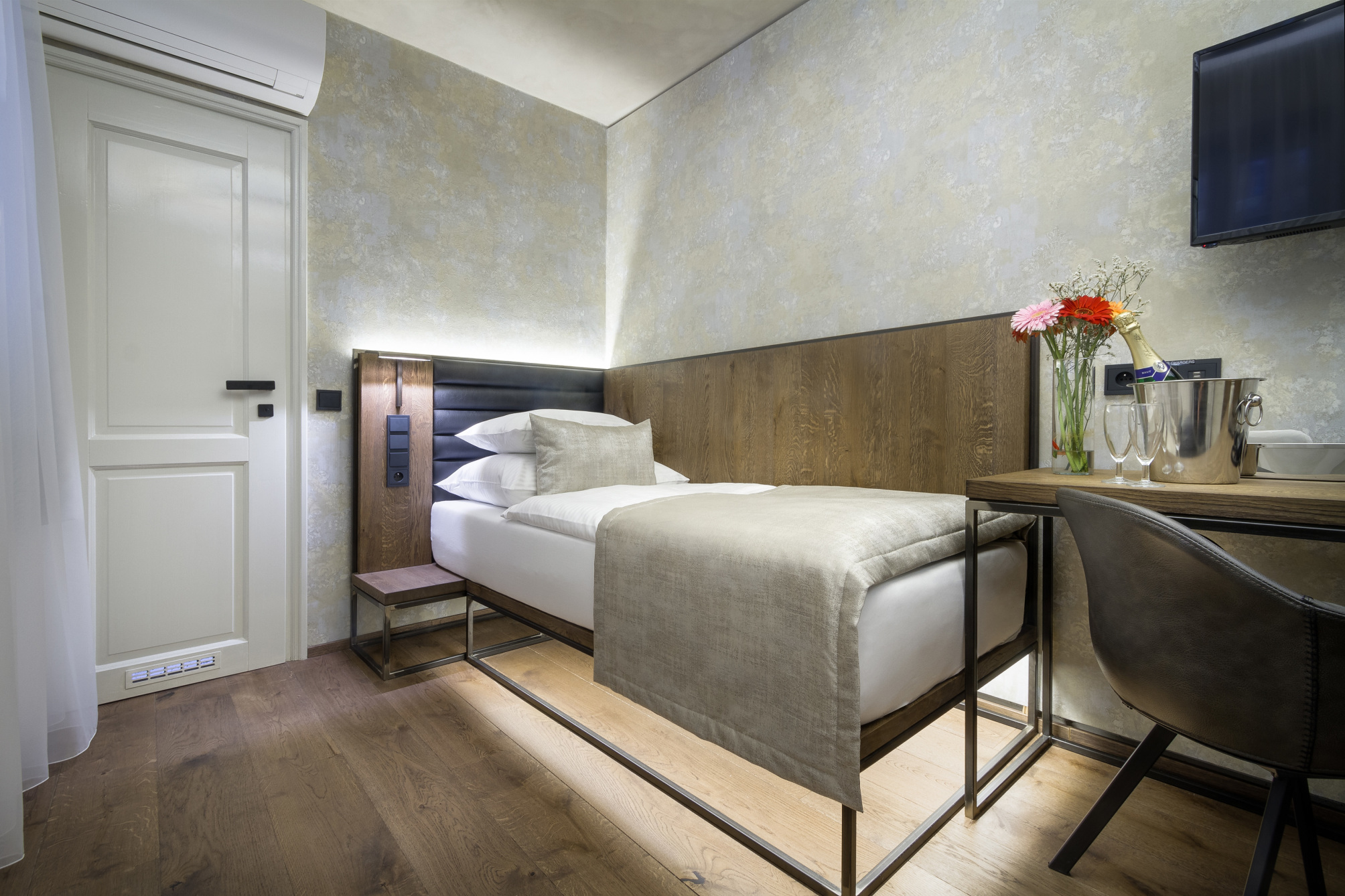 Standard single room