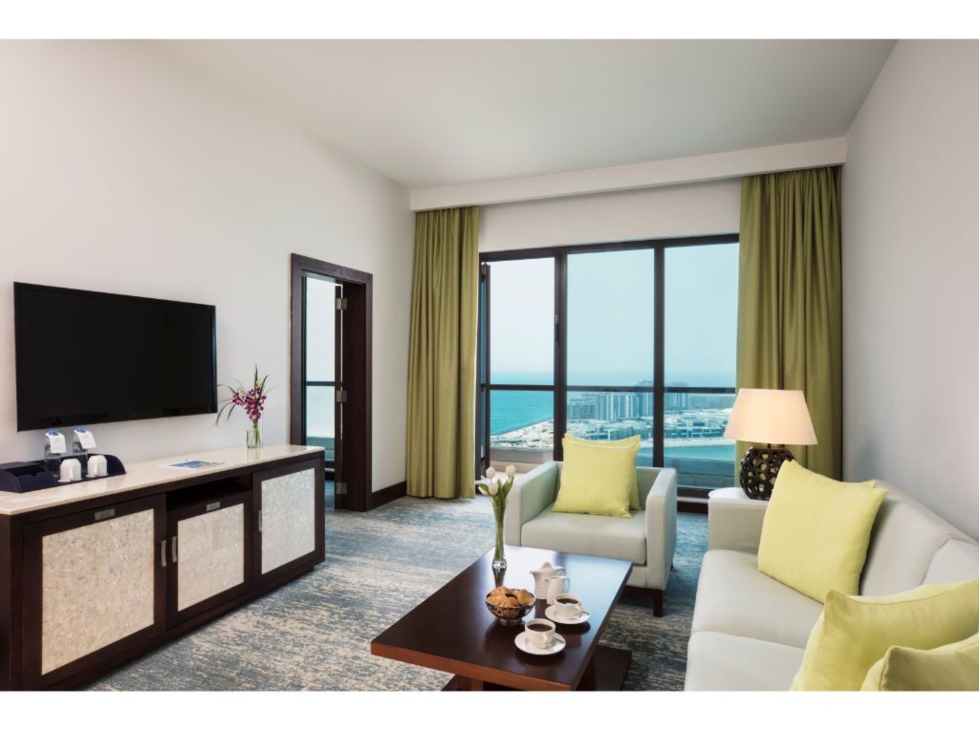 1 bedroom family suite with sea view