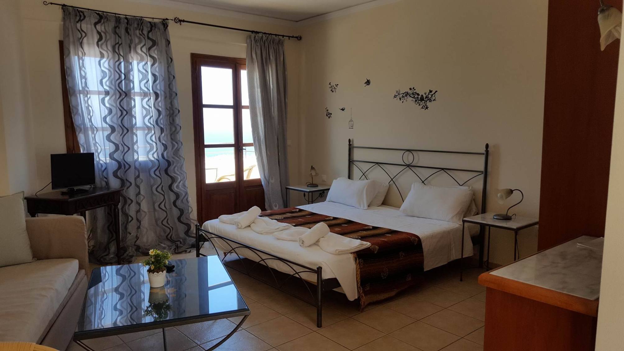 

Bari - Hersonissos - Amazones Village Suites