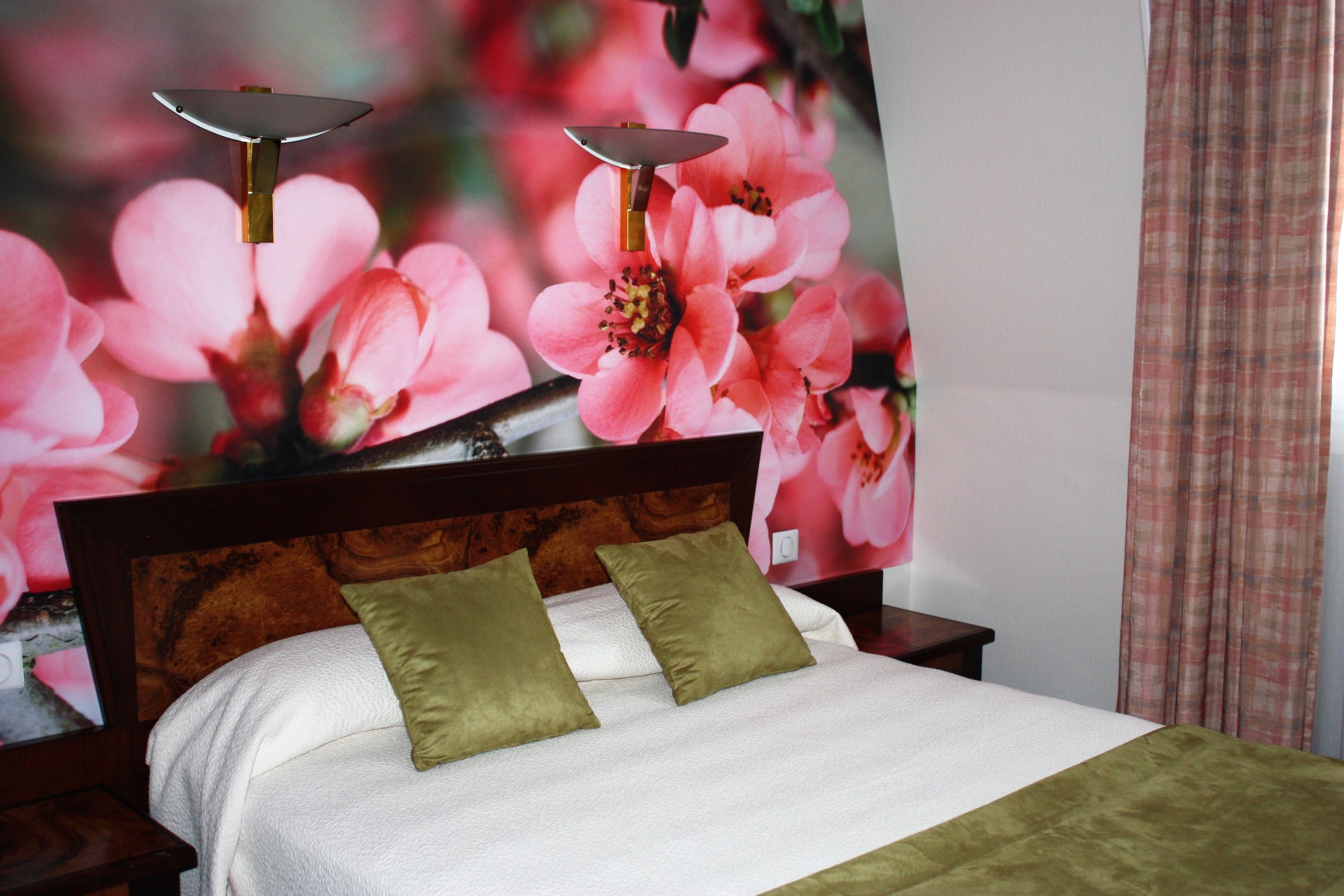 

Roma - Saint-Cloud - Hotel Terminus Montparnasse