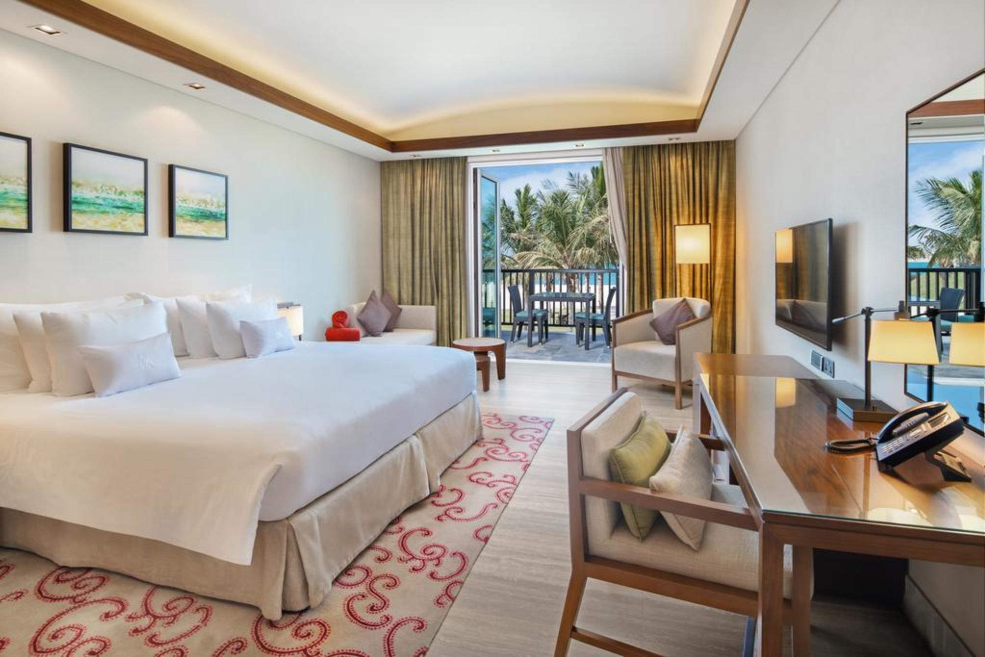 Familien-Junior Suite mit exklusivem Zugang zum Tamr-Pool, dem Strand und dem Splash Park