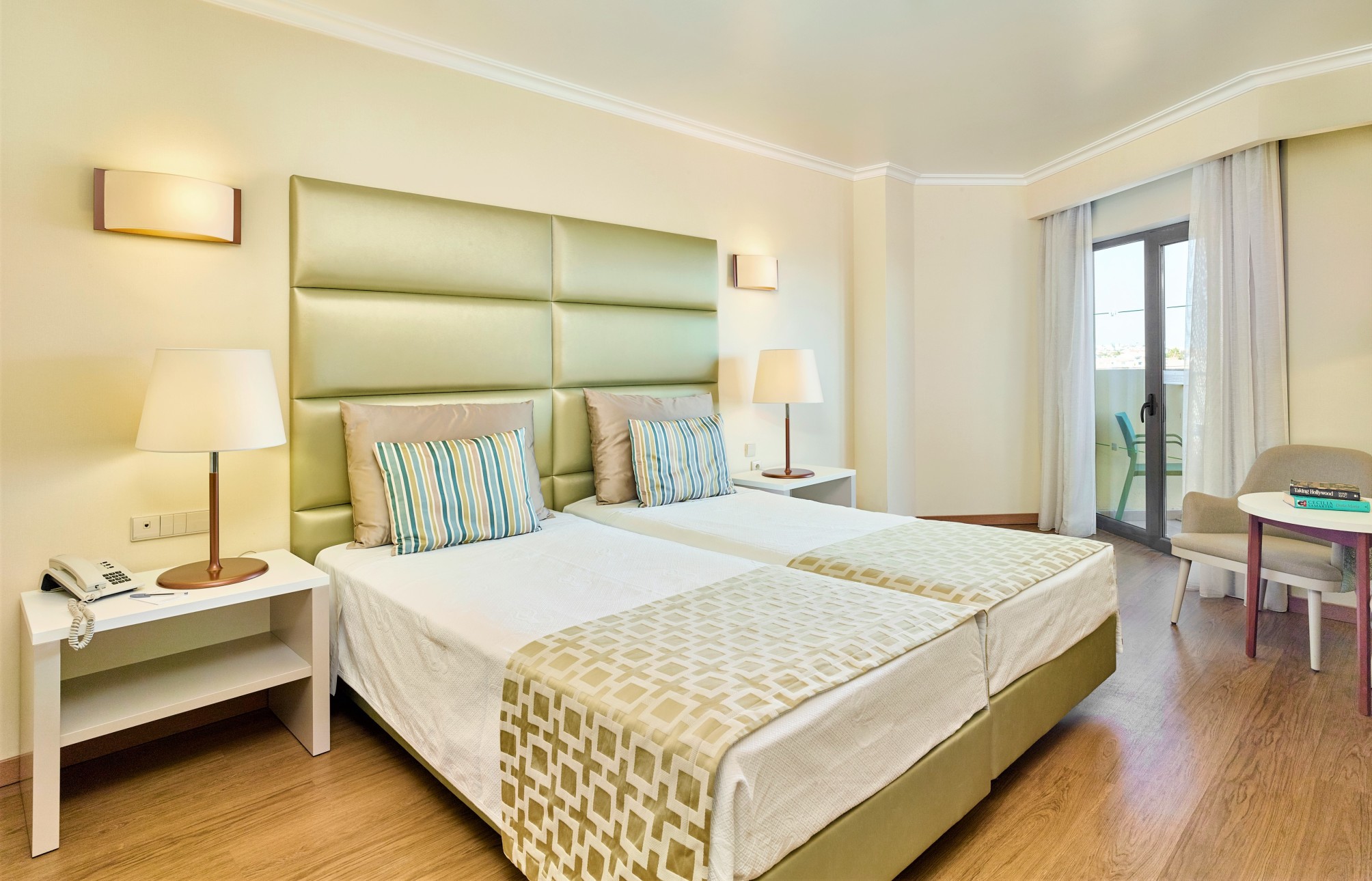 Deluxe suite with land view
