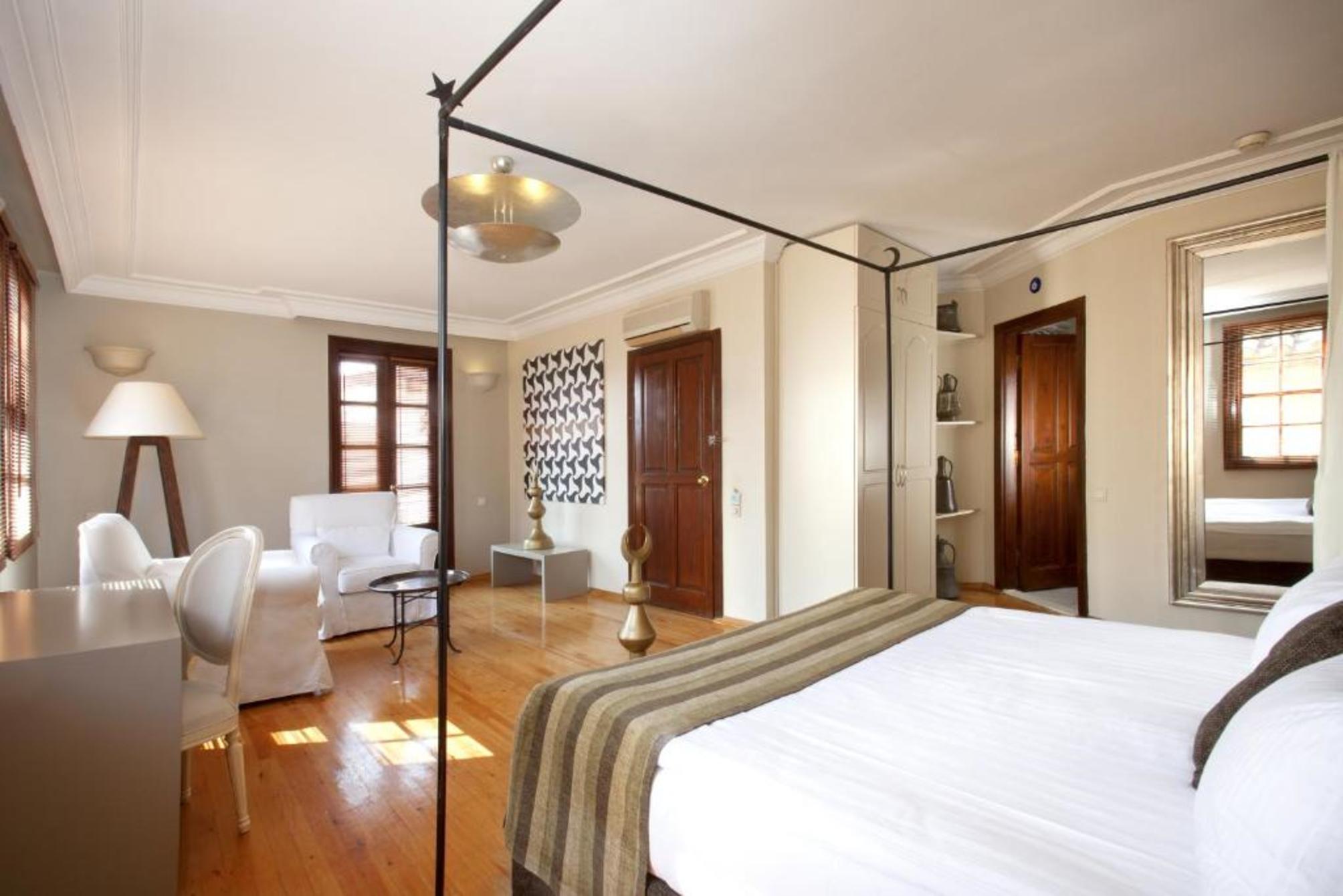 

Milano - Lara - Alp Pasa Hotel - Special Class