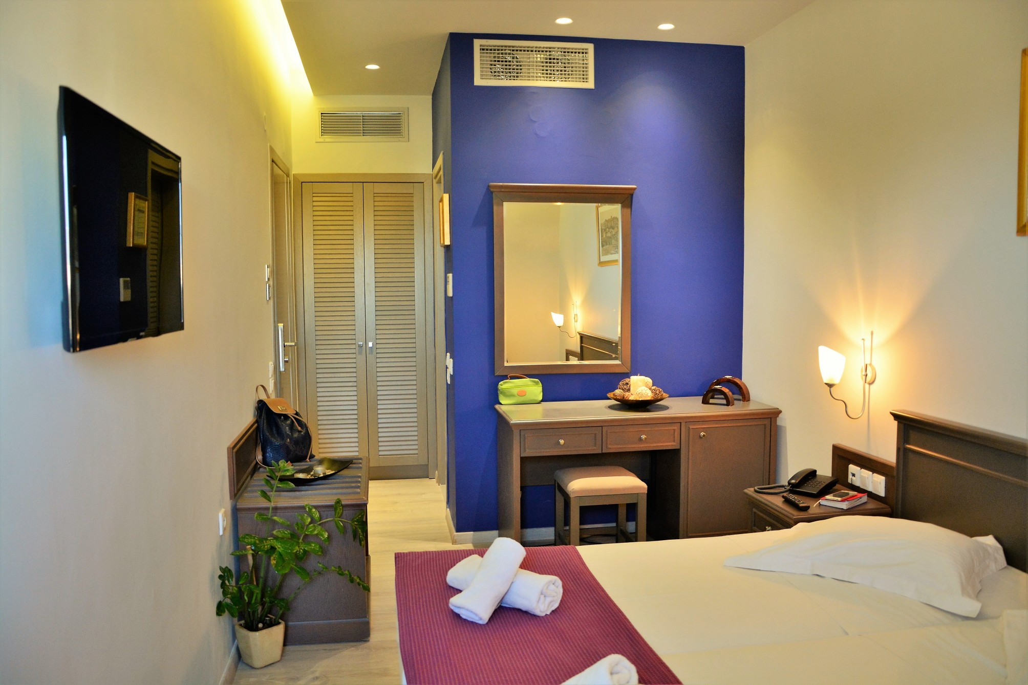 

Brindisi - Agia Pelagia - Creta - Castello City Hotel