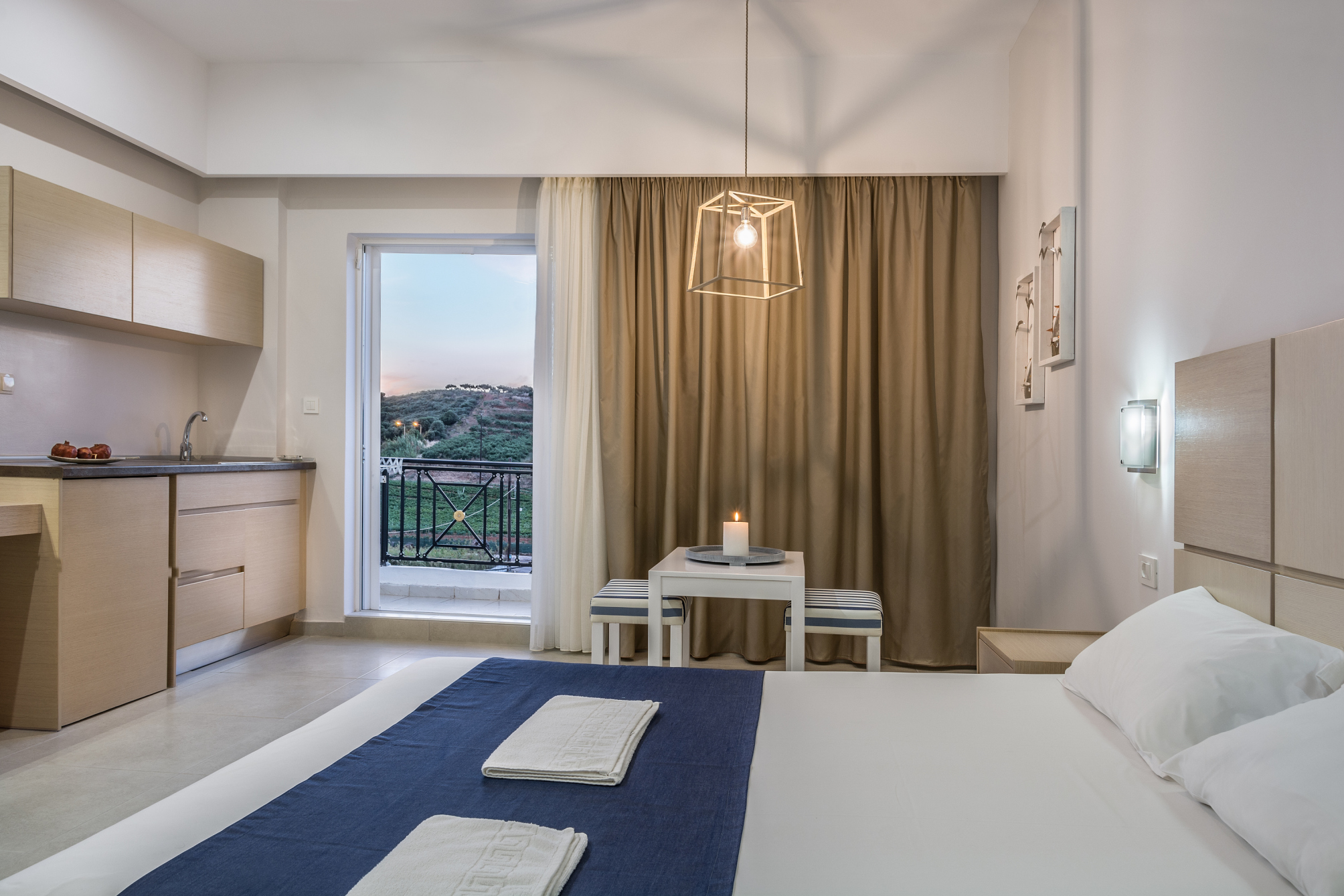Studio Room, side Sea view